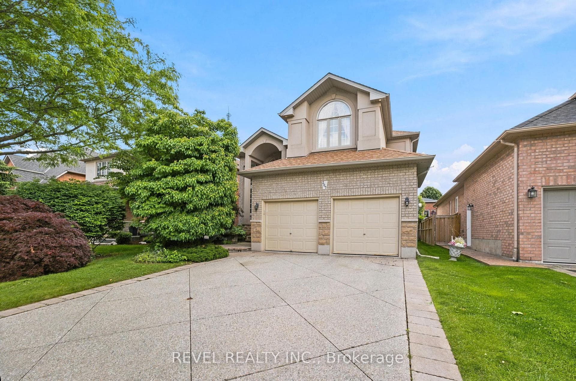 207 Valridge Drive, Hamilton, ON L9G 4Y4, Hamilton — photo 1
