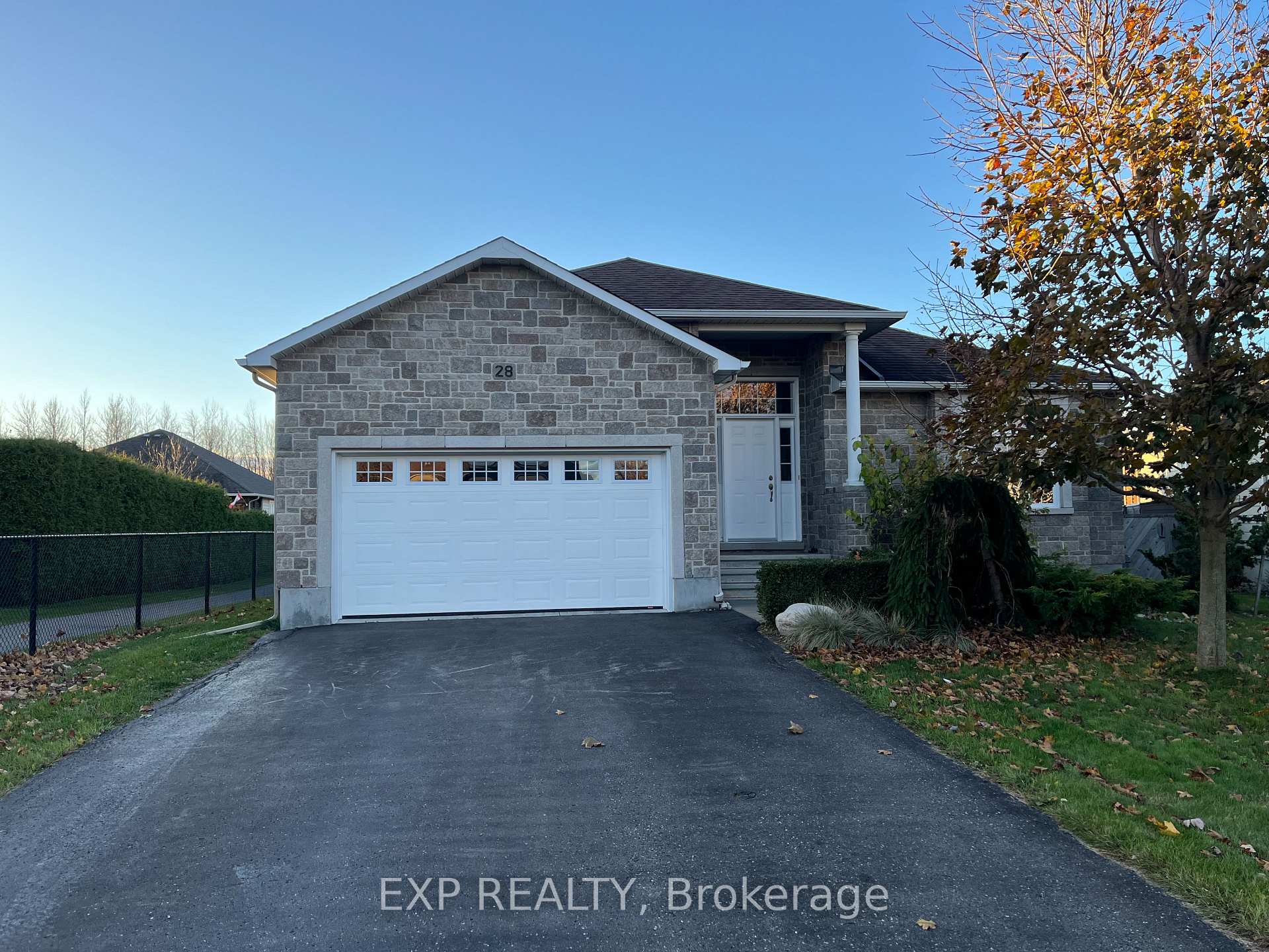 28 Settlement Lane, Russell, ON K4R 0A4, Russell — photo 1
