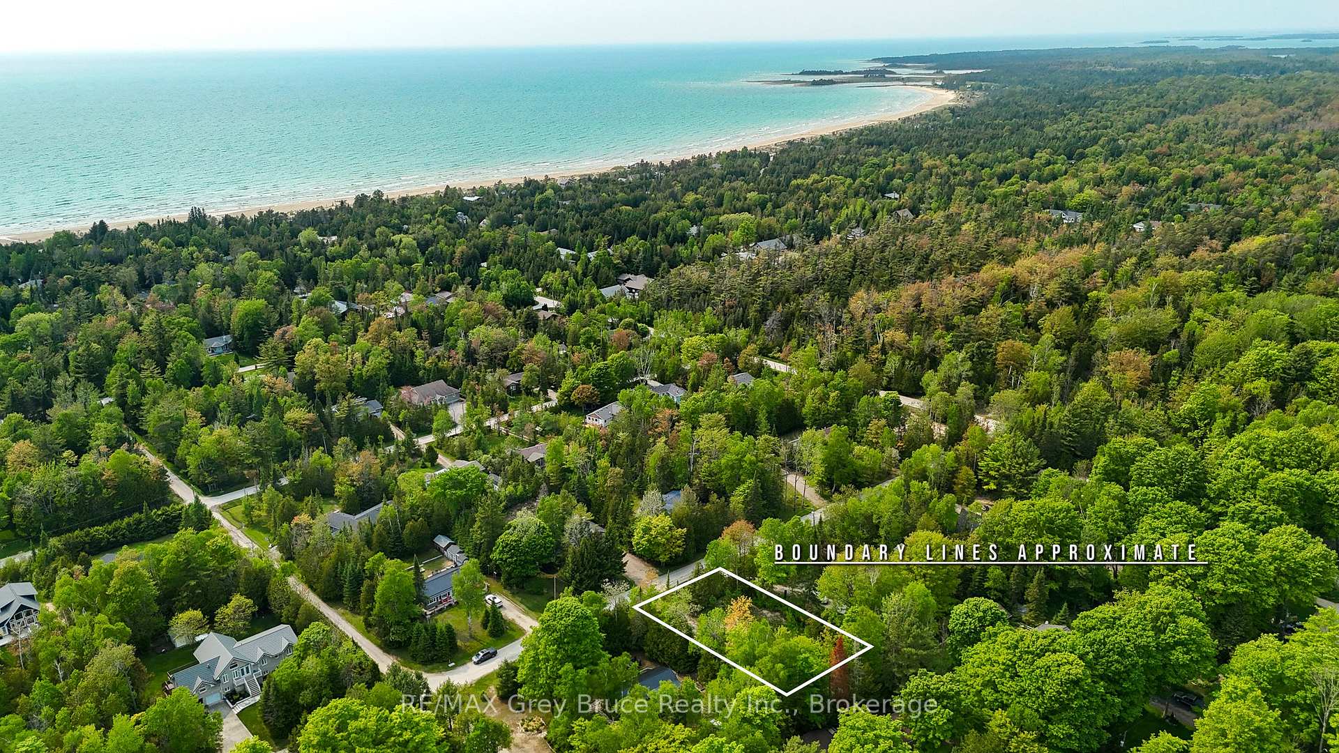 425 Dufferin Avenue, South Bruce Peninsula, ON N0H 2G0, South Bruce Peninsula — photo 1