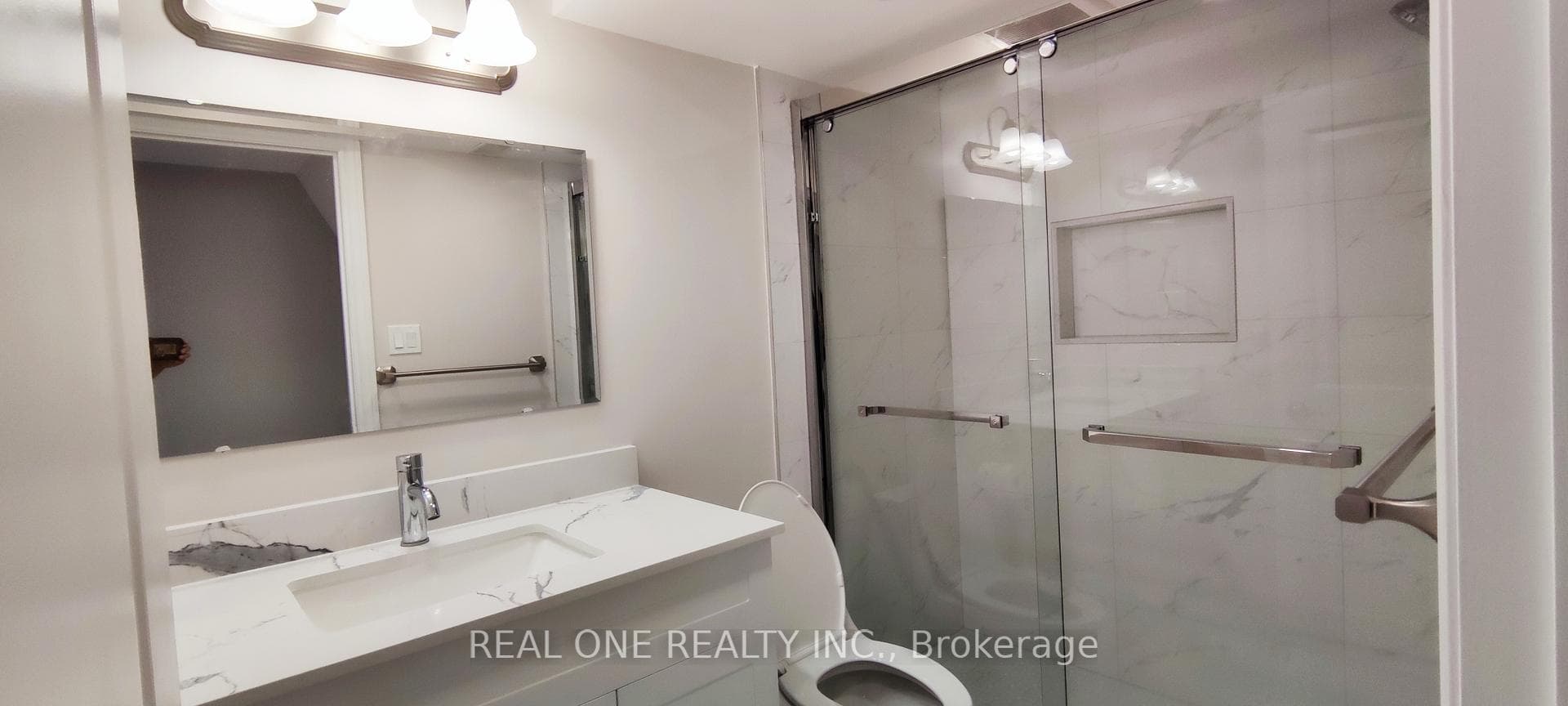 22 Cloverridge Avenue Bsmt B, East Gwillimbury, ON L9N 0V3, East Gwillimbury — photo 1
