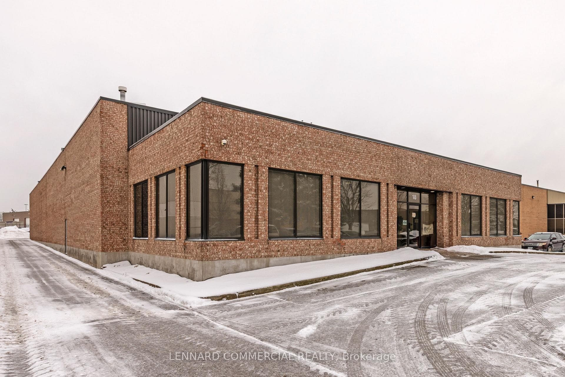 18 Hedgedale Road, Brampton, ON L6T 5L2, Brampton — photo 1