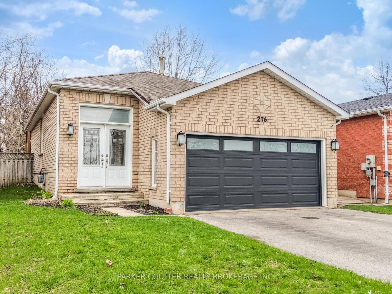 216 Mapleton Avenue, Barrie, ON L4N 8T3, Barrie — photo 1