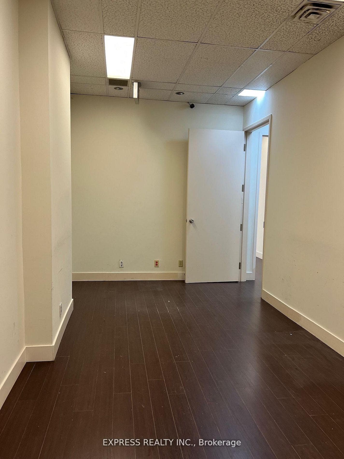 121 Willowdale Avenue 101, Toronto, ON M2N 6A3, Toronto C14 — photo 1