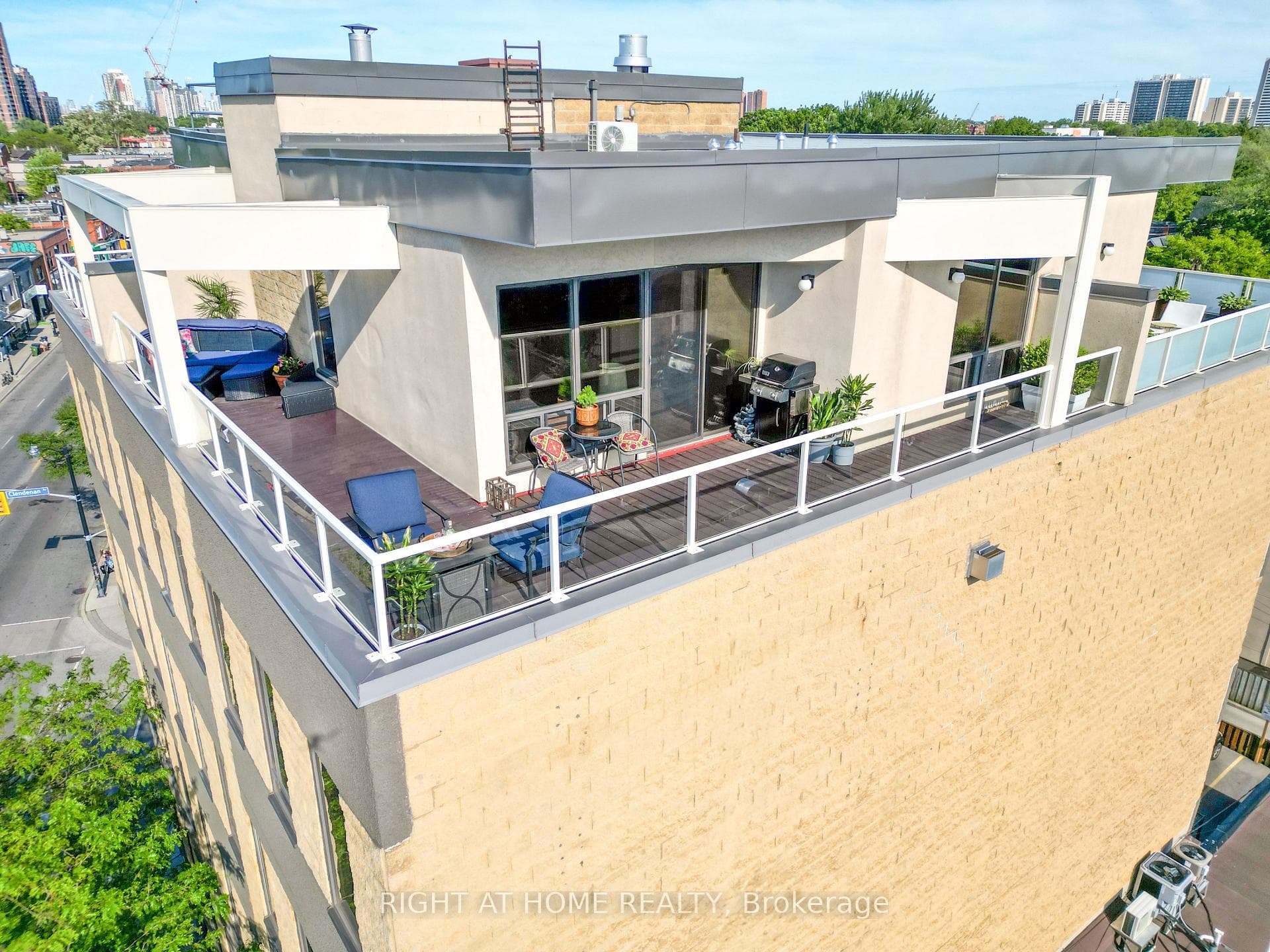 1 St Johns Road 504, Toronto, ON M6P 1T7, Toronto W02 — photo 1
