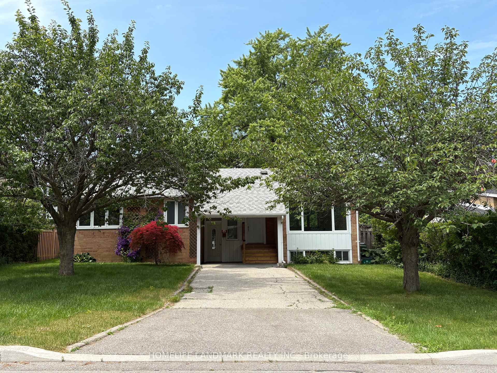 73 Berkinshaw Crescent, Toronto, ON M3B 2T1, Toronto C13 — photo 1