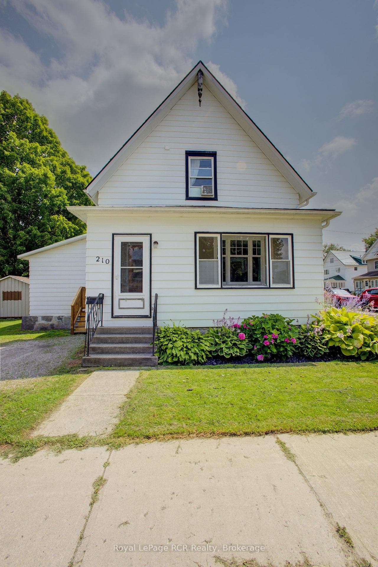 210 N Davidson Avenue N, North Perth, ON N4W 3A4, North Perth — photo 1