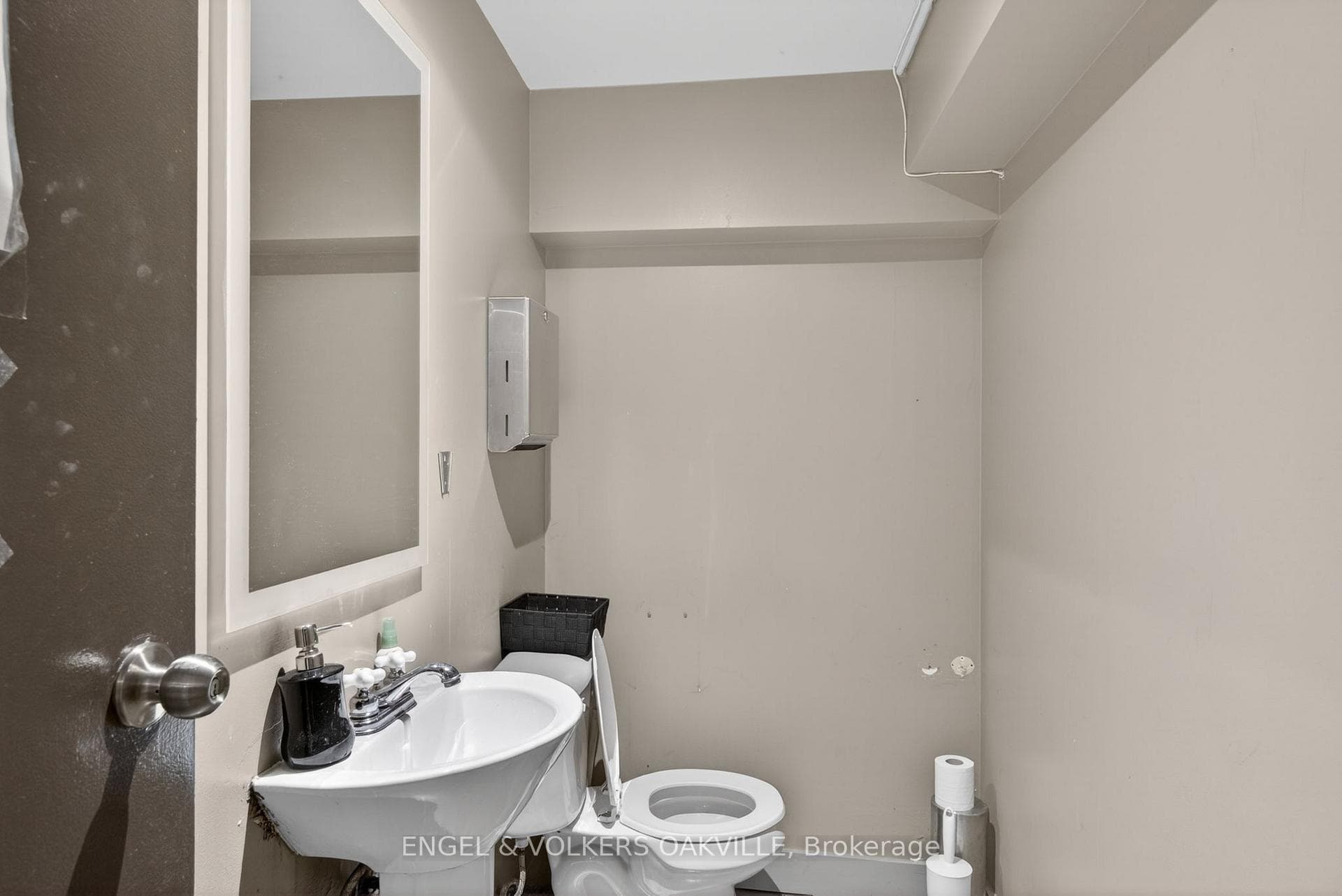 145 Lakeshore Road E, Oakville, ON L6J 1H3, Oakville — photo 1