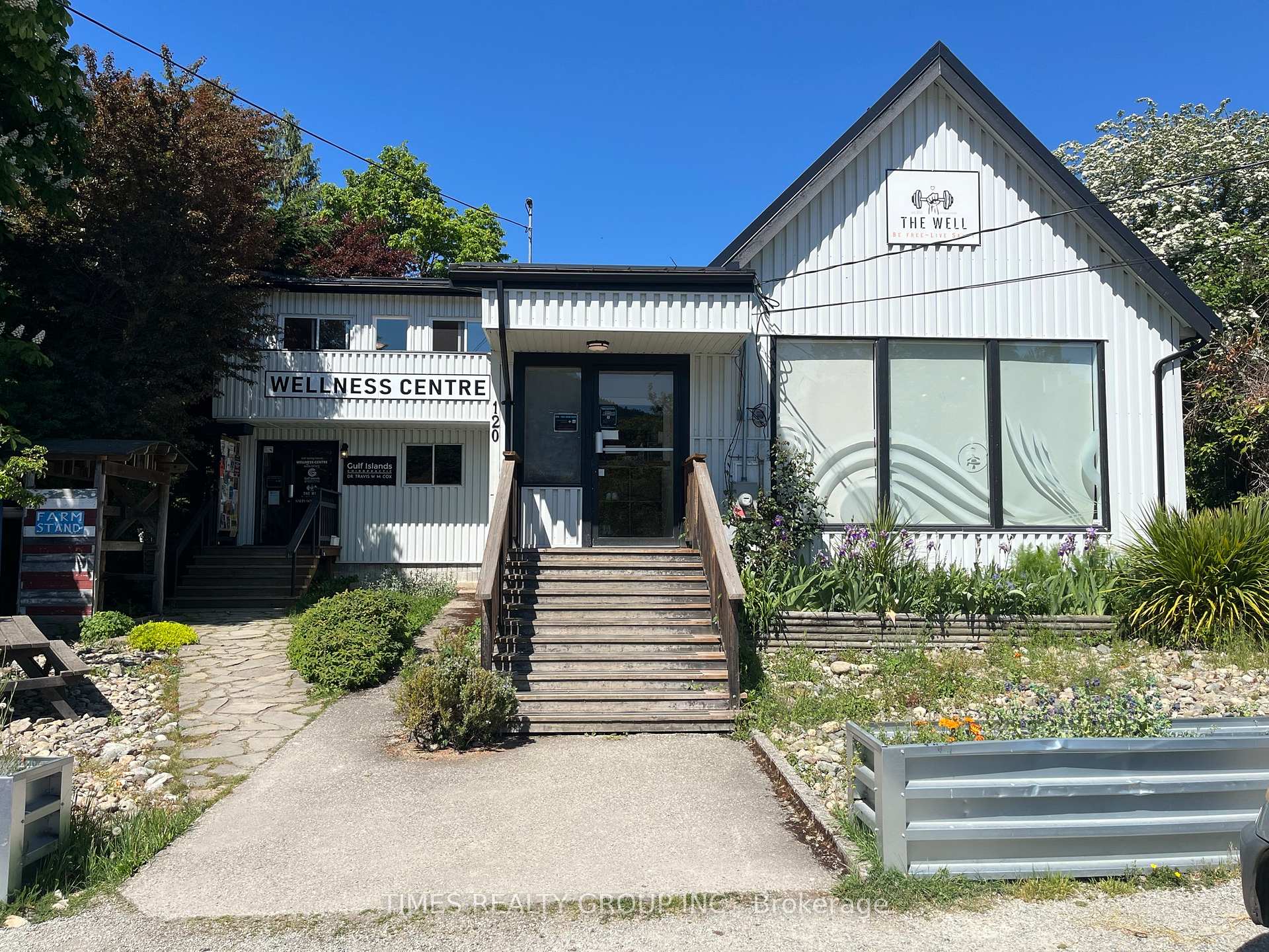 120 HEREFORD Avenue 1, Out of Area, BC V8K 2T4, Out of Area — photo 1