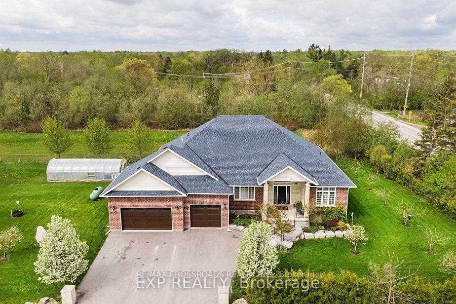 4 Blake Street, East Gwillimbury, ON L0E 1R0, East Gwillimbury — photo 1