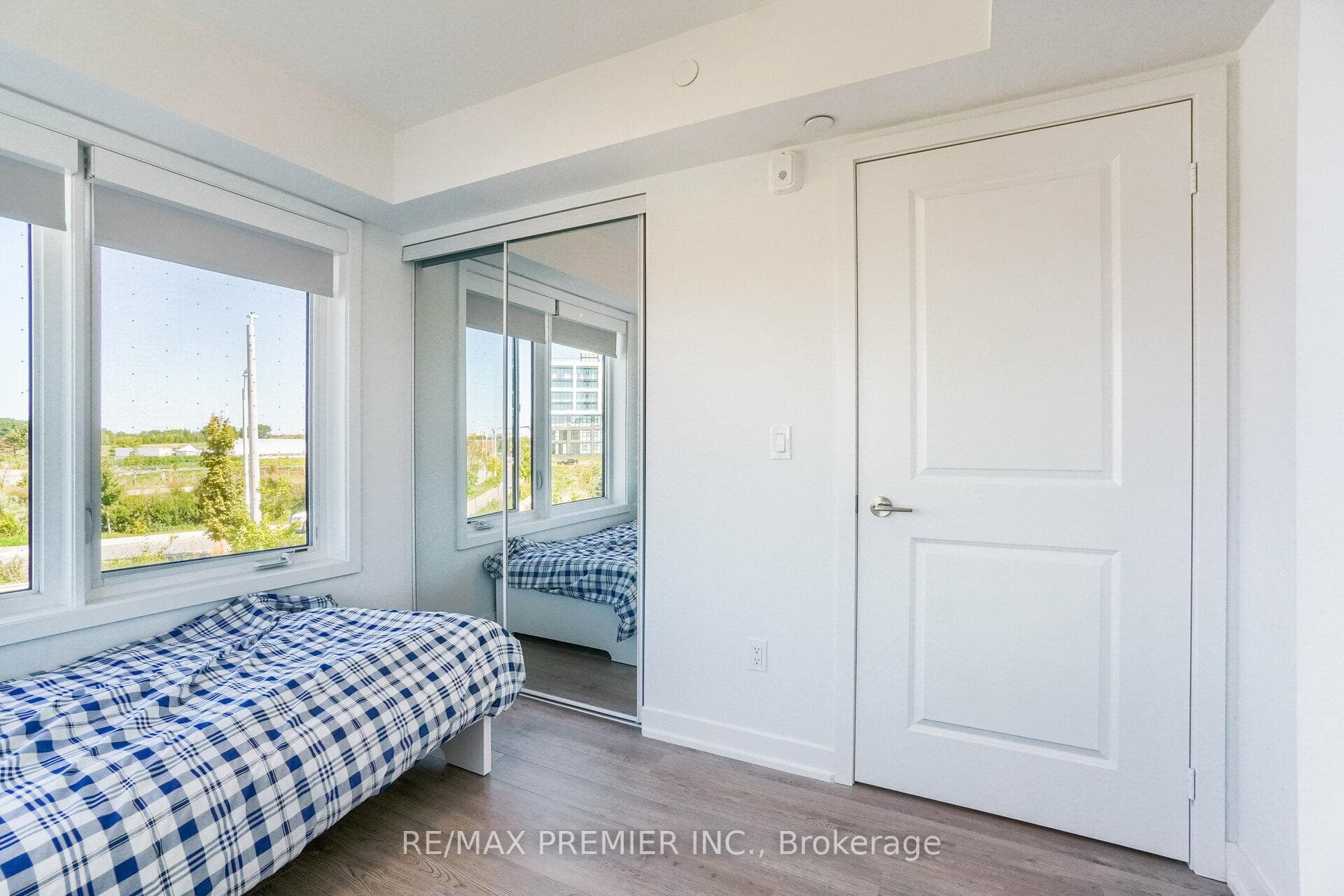 155 Downsview Park Boulevard 116, Toronto, ON M3K 0E3, Toronto W05 — photo 1