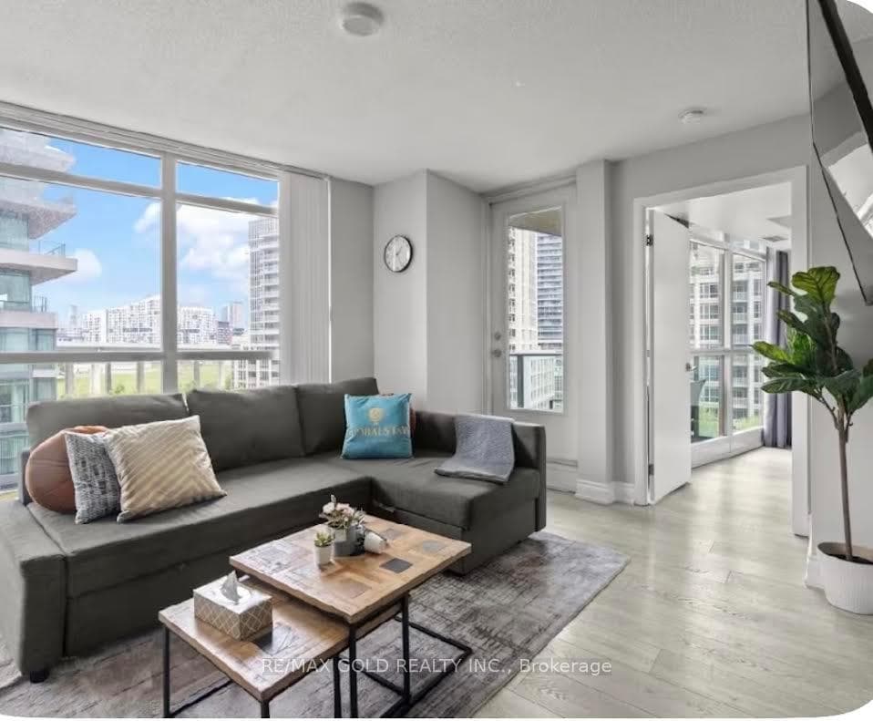 215 Fort York Boulevard 620, Toronto, ON M5V 4A2, Toronto C01 — photo 1