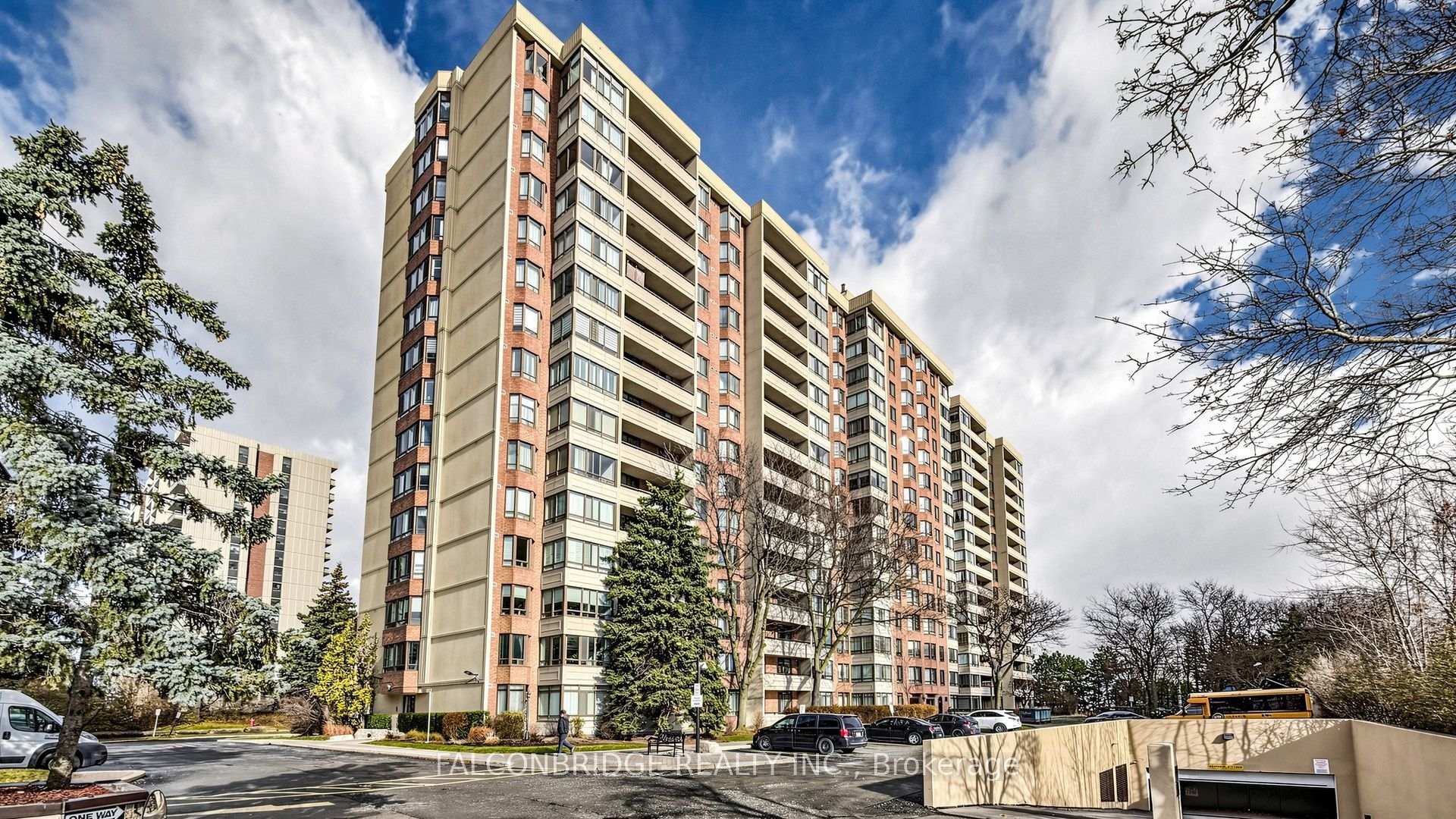 5 Lisa Street 203, Brampton, ON L6T 4T4, Brampton — photo 1