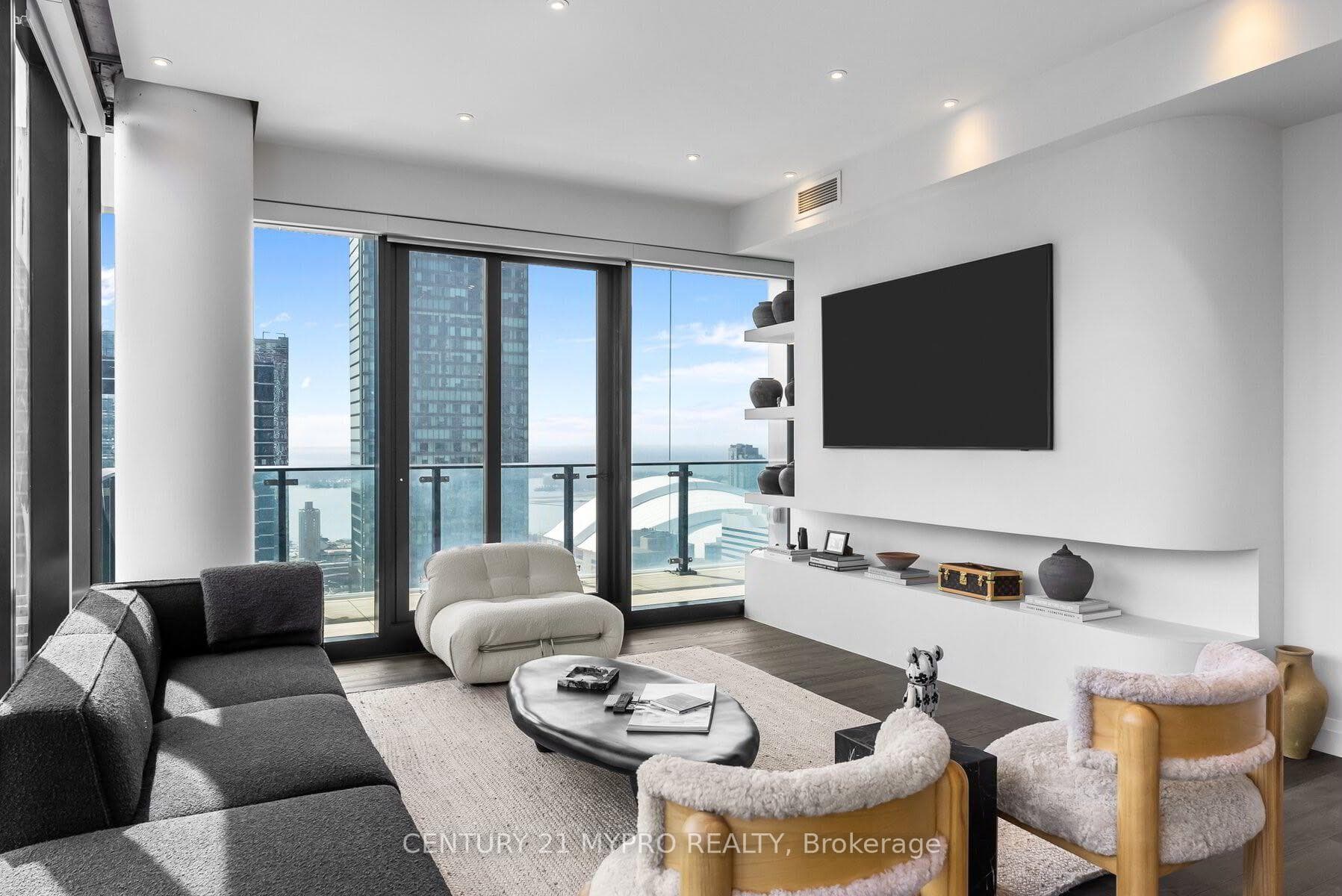 224 King Street W 3603, Toronto, ON M5H 0A6, Toronto C01 — photo 1