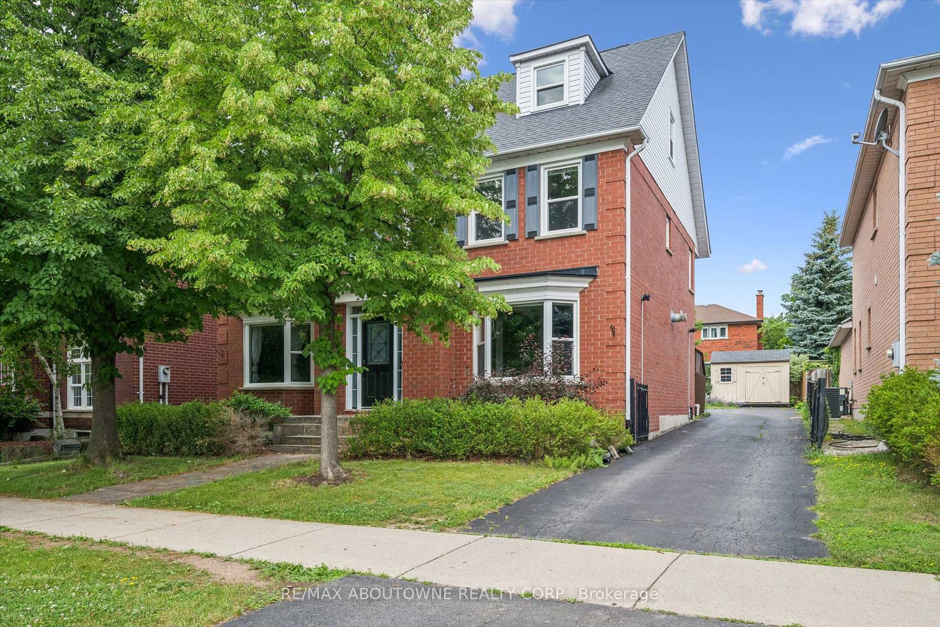 2456 Sixth Line, Oakville, ON L6H 5Z8
