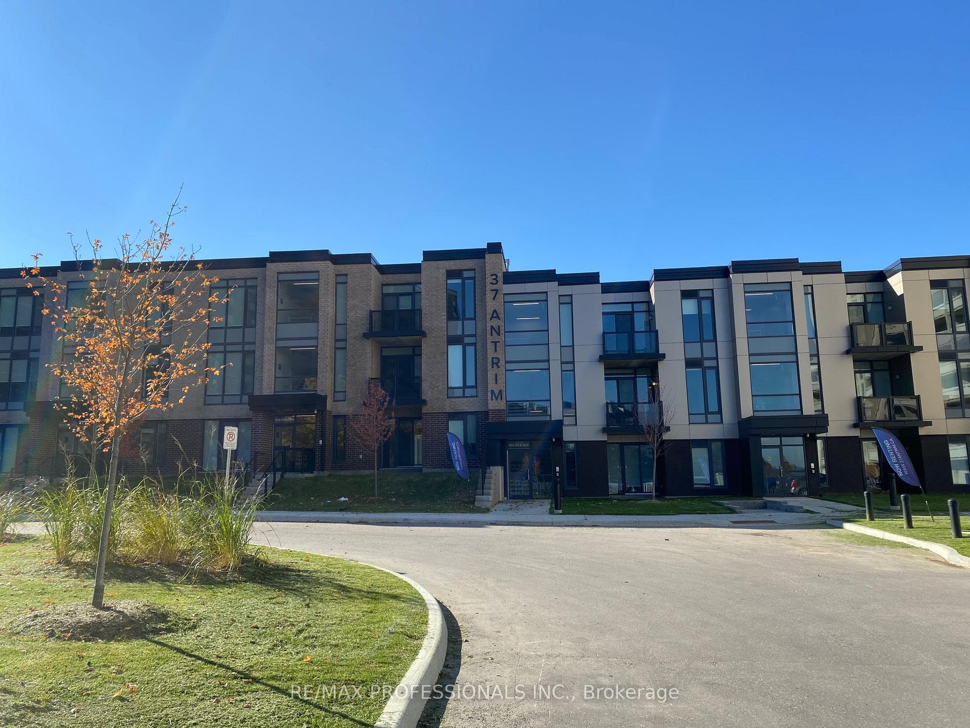 37 Antrim Crescent 207, Toronto, ON M1P 0E8, Toronto E04 — photo 1
