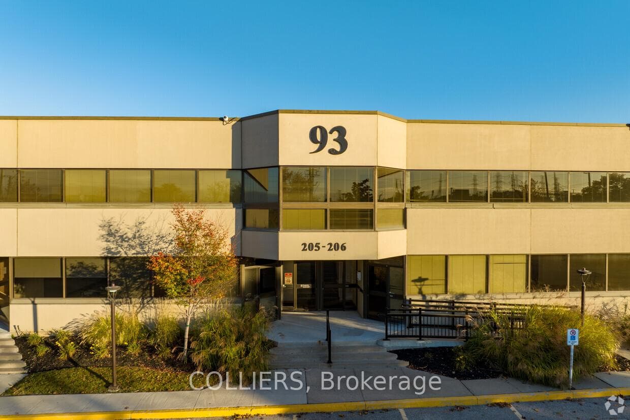 93 Skyway Avenue 201, Toronto, ON M9W 6R3, Toronto W10 — photo 1