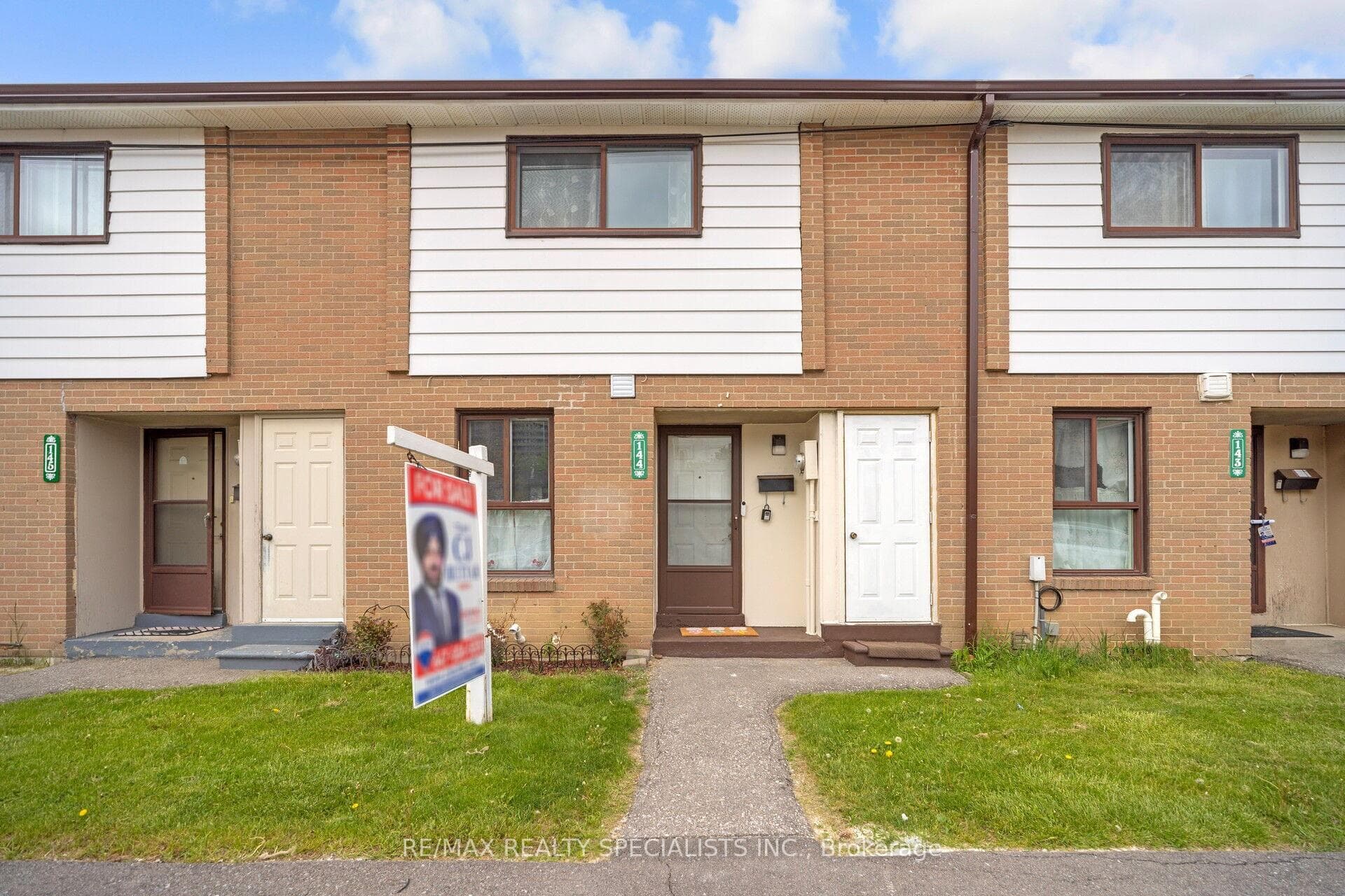 144 Fleetwood Crescent, Brampton, ON L6T 2E6, Brampton — photo 1