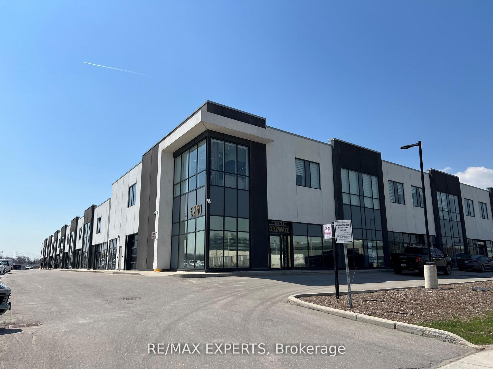 5250 Solar Drive 33, Mississauga, ON L4W 5M8, Mississauga — photo 1