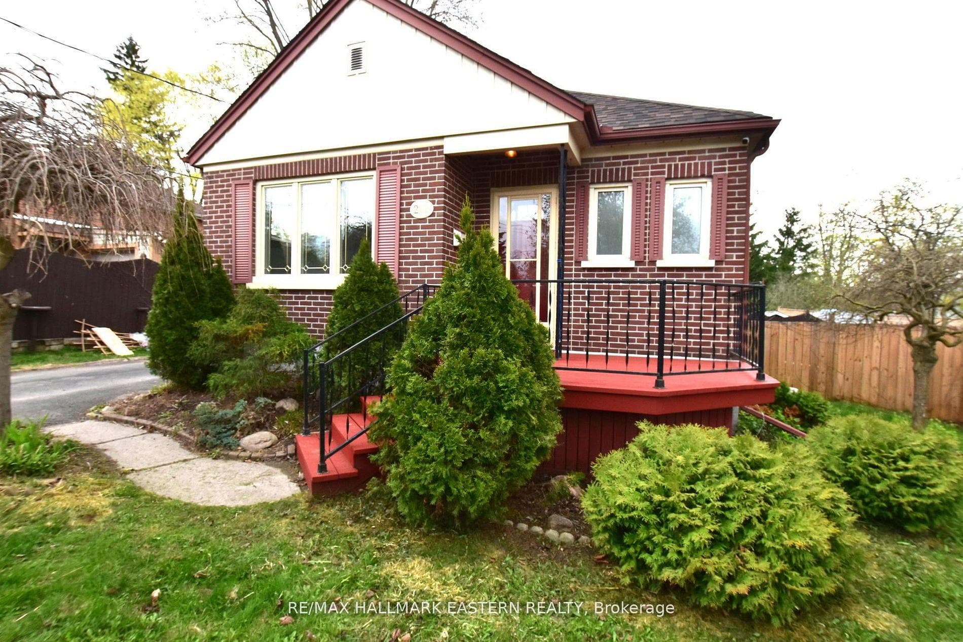269 Aberdeen Avenue, Peterborough, ON K9H 4X2, Peterborough — photo 1