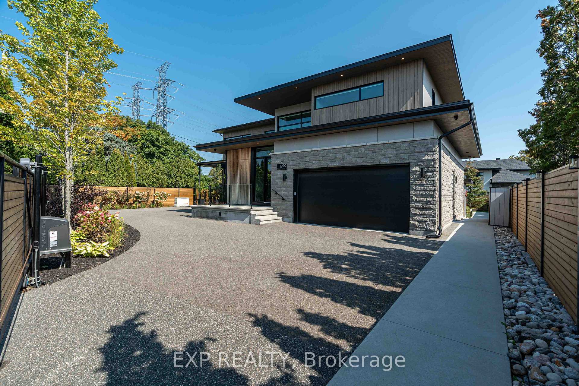 1979 Prince Of Wales Drive, Cityview - Parkwoods Hills - Rideau Shore, ON K2C 3J7, Cityview - Parkwoods Hills - Rideau Shore — photo 1