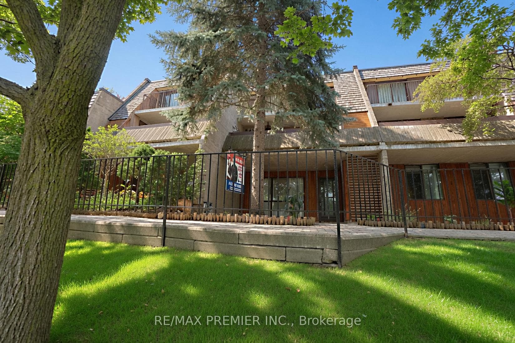 1250 Mississauga Valley Boulevard 51, Mississauga, ON L5A 3R6, Mississauga — photo 1
