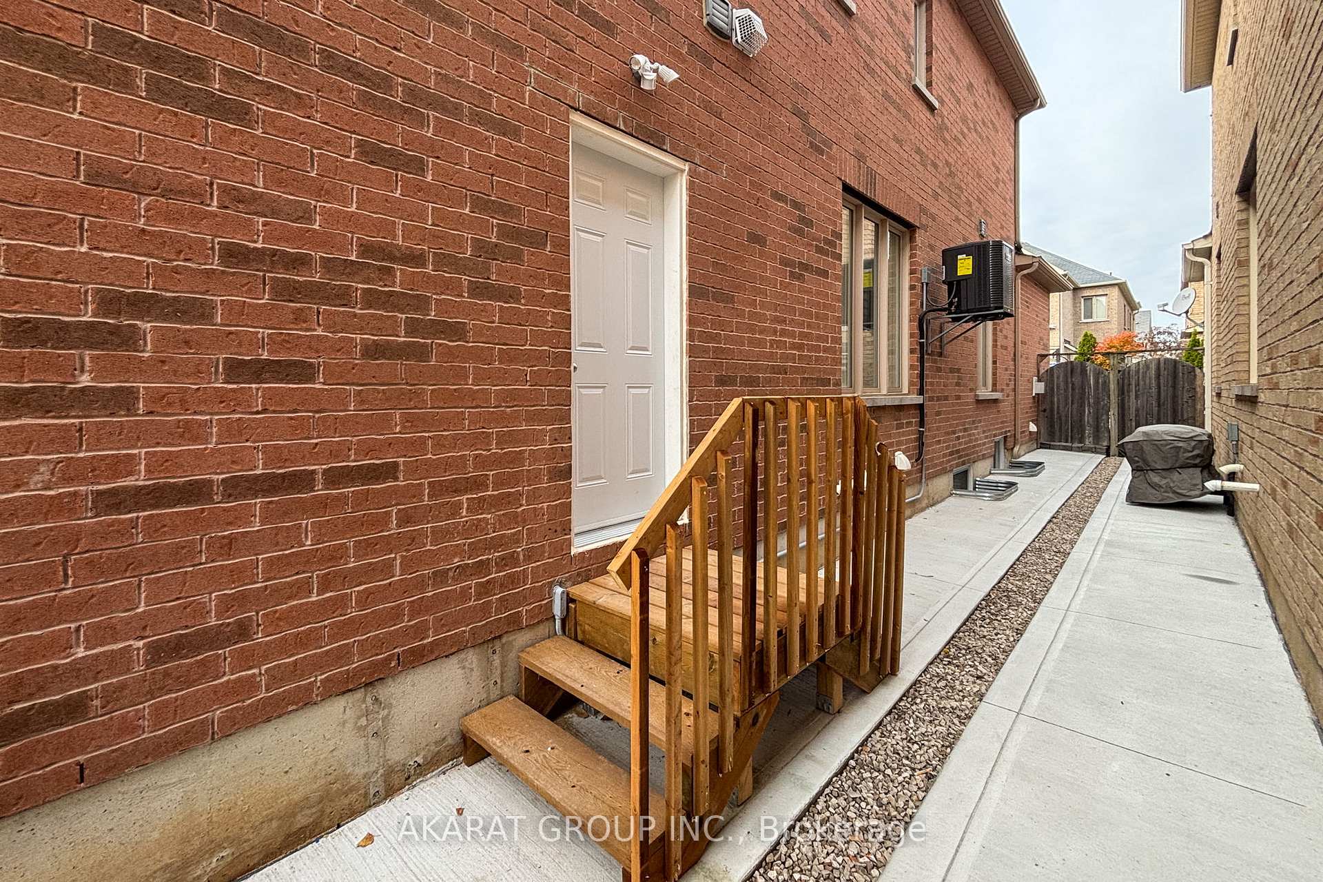 5463 Fudge Terrace Basement Apt, Mississauga, ON L5M 0N1, Mississauga — photo 1