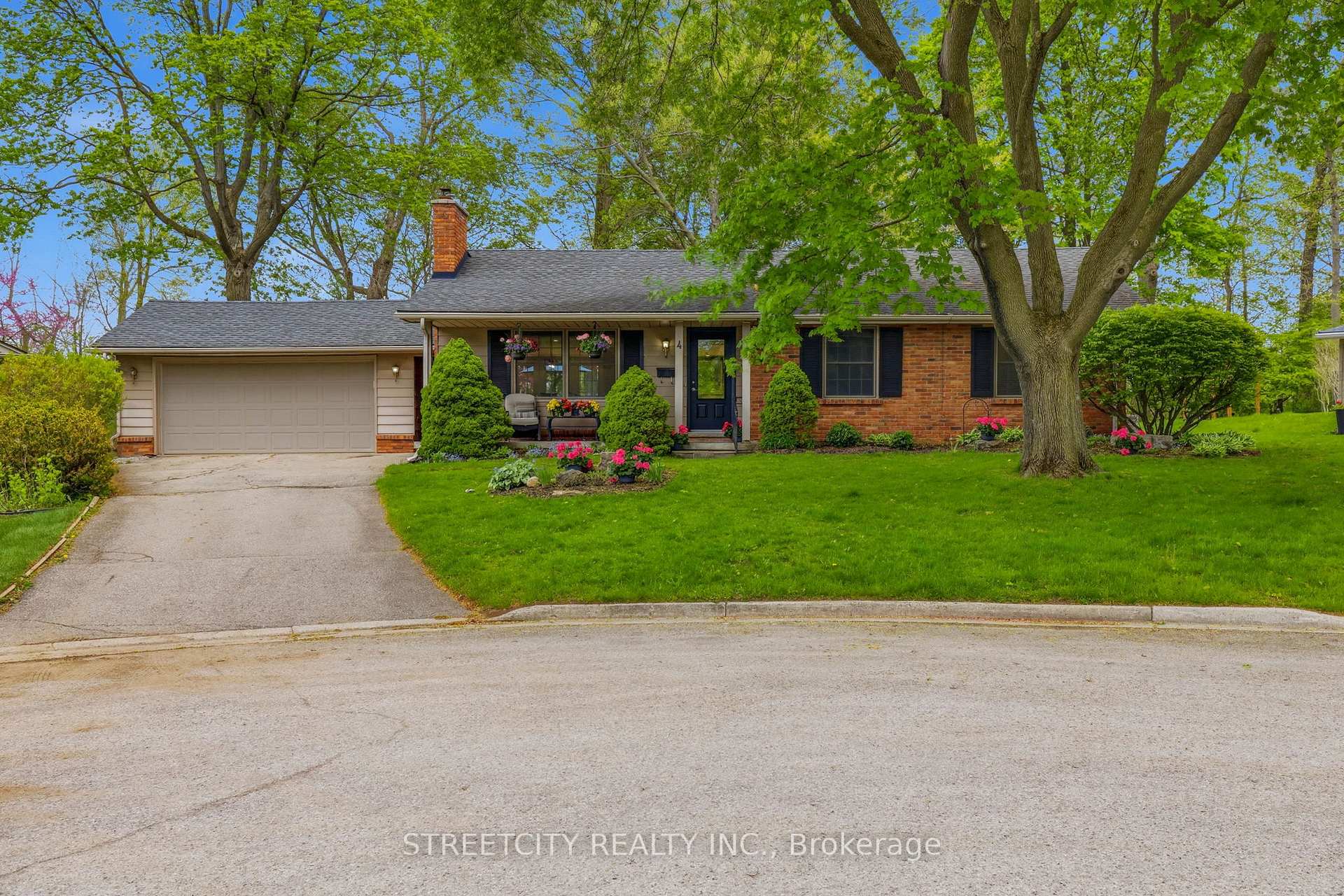 4 Briarhill Place, London East, ON N5Y 1P7, London East — photo 1