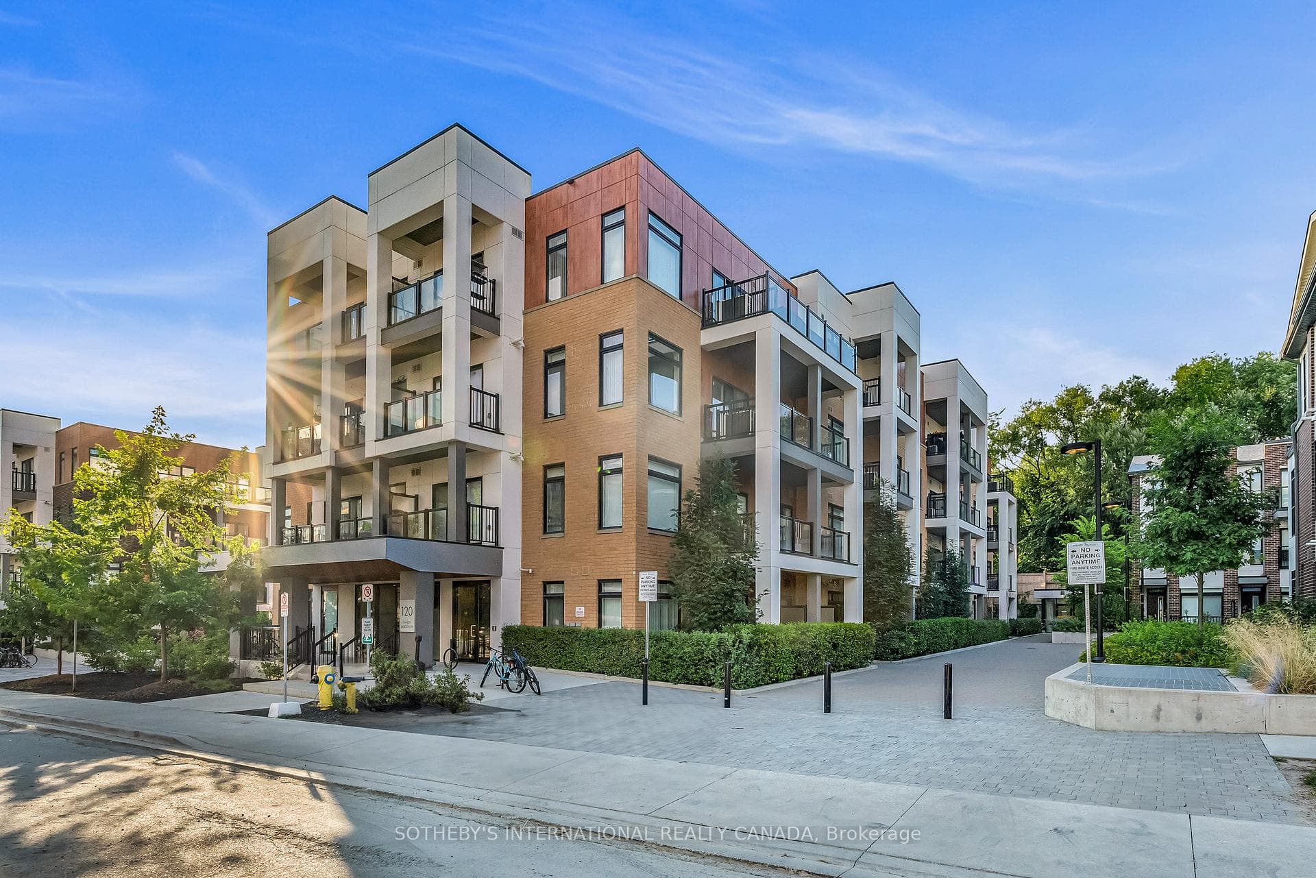 120 Canon Jackson Drive 406, Toronto, ON M6M 0B8, Toronto W04 — photo 1