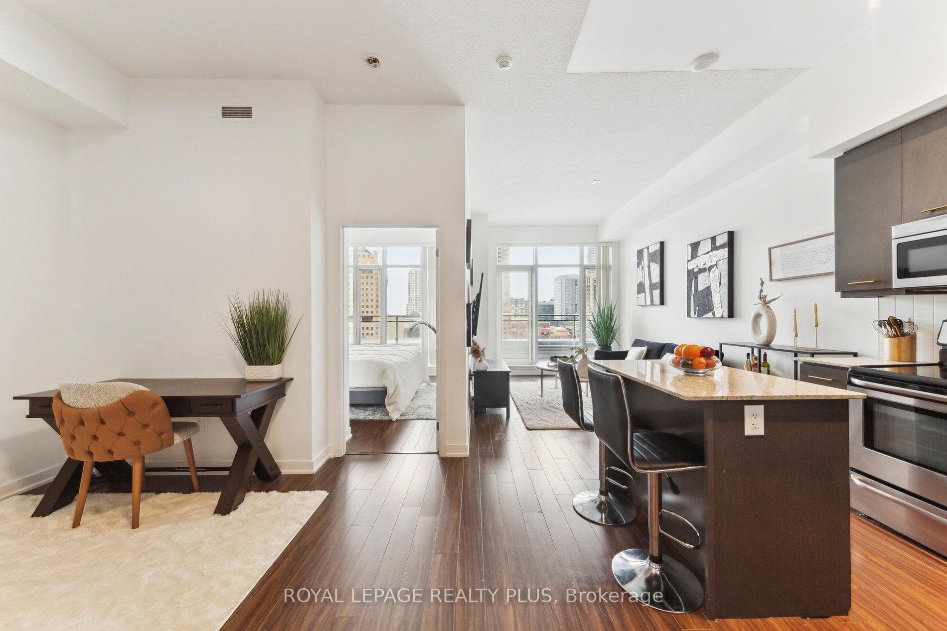 365 Prince Of Wales Drive 603, Mississauga, ON L5B 0G6, Mississauga — photo 1