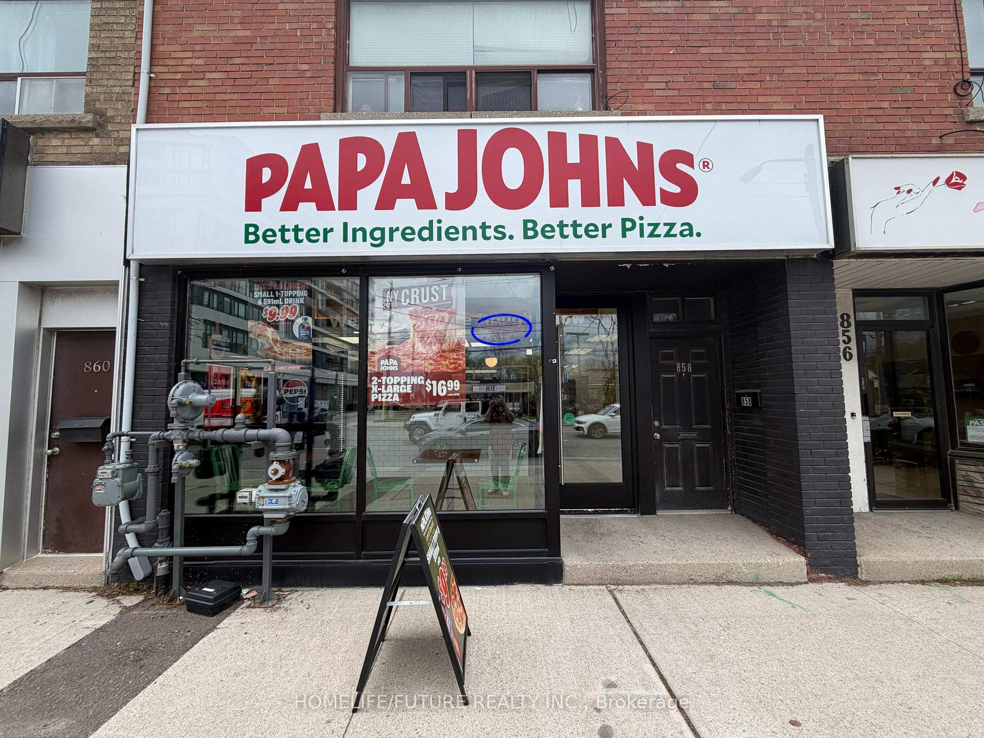 858 The Queensway, Toronto, ON M8Z 1N7, Toronto W07 — photo 1