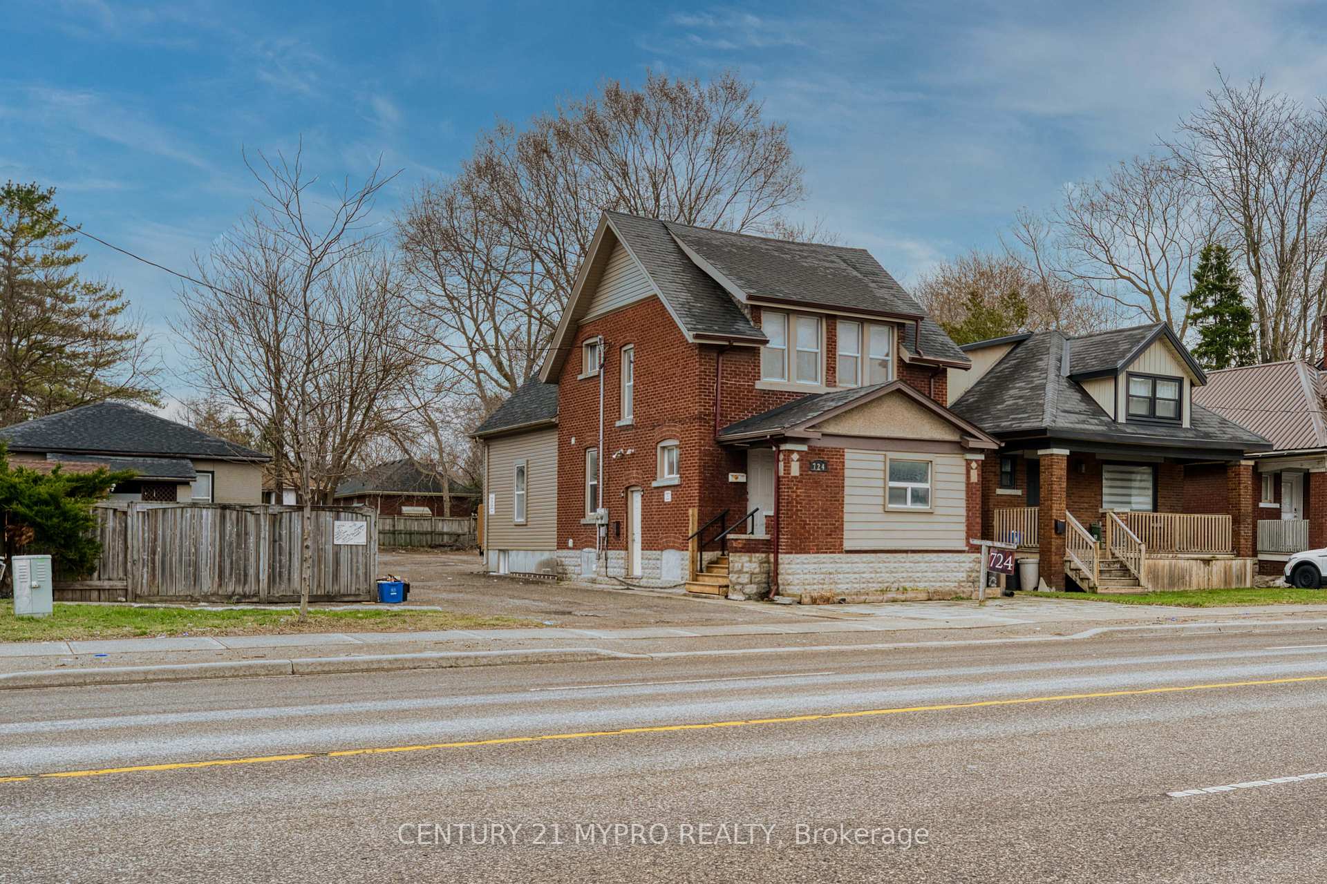 724 Adelaide Street N Main, London East, ON N5Y 2L5, London East — photo 1