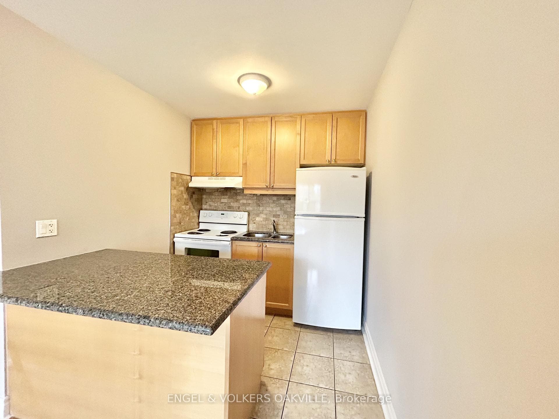 90 Twenty Fifth Street 8, Toronto, ON M8V 3P9, Toronto W06 — photo 1