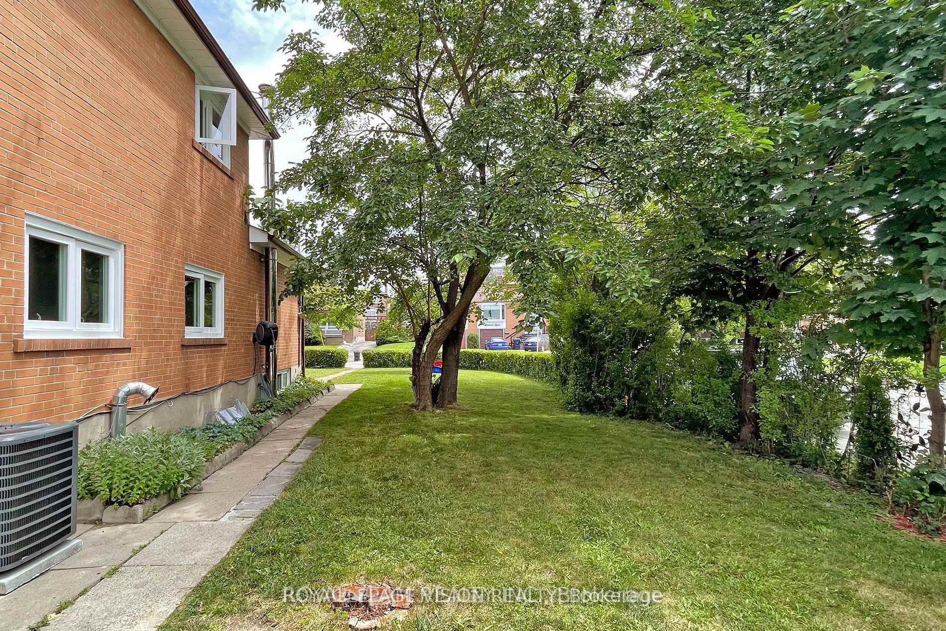 12 Pinebrook Avenue, Toronto, ON M4A 1Y9, Toronto C13 — photo 1