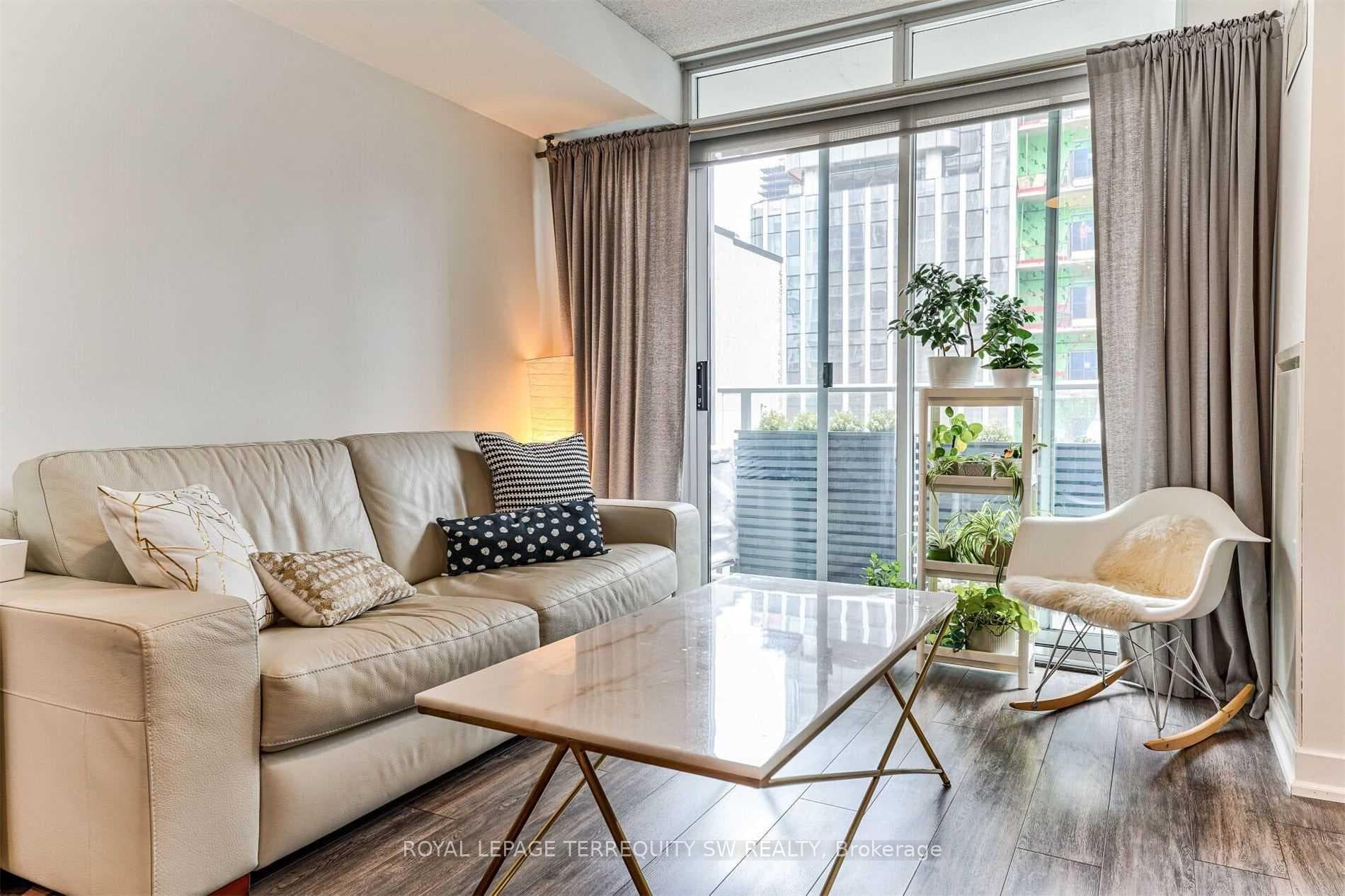 21 Nelson Street 302, Toronto, ON M5V 3H9, Toronto C01 — photo 1
