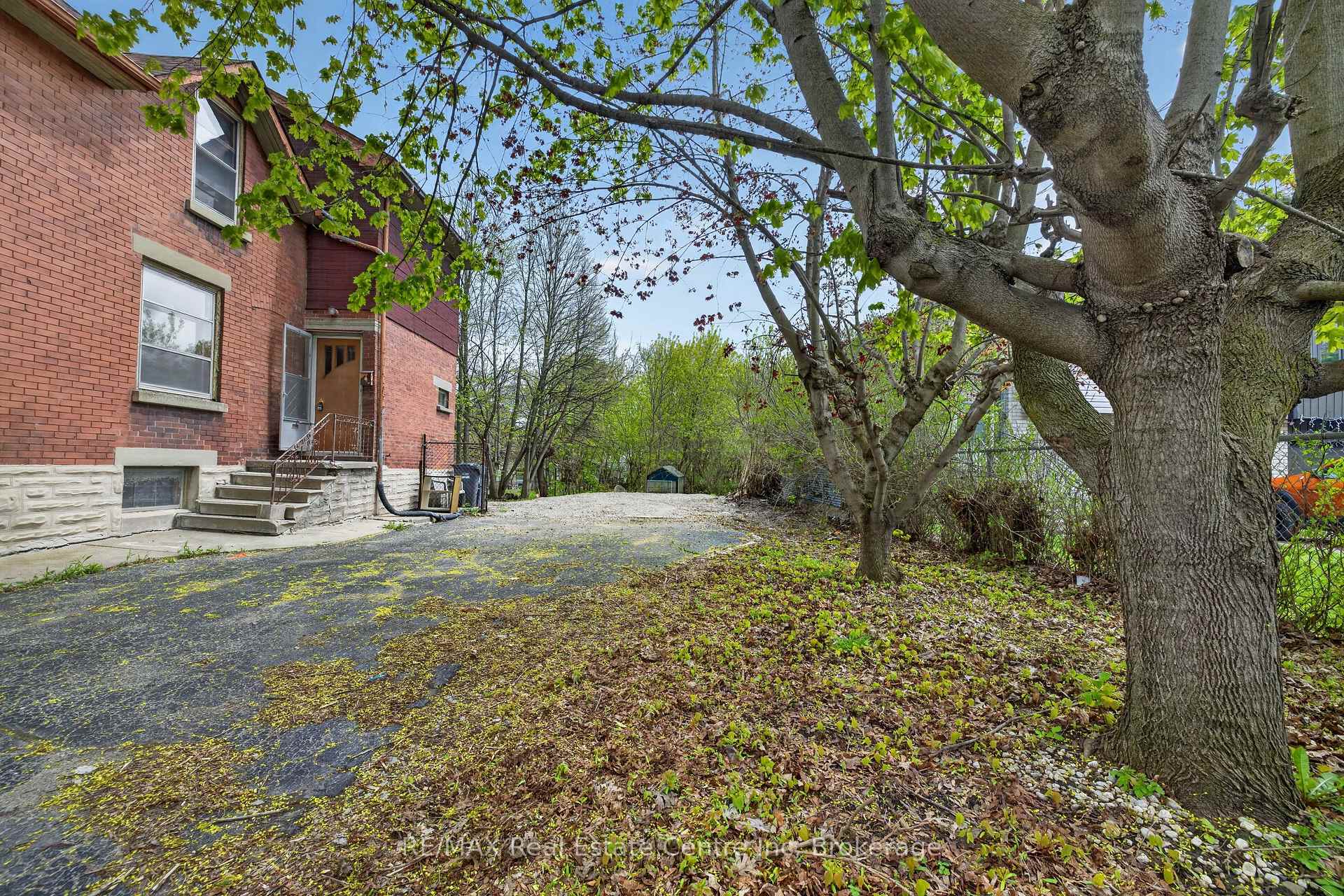 121 Elizabeth Street, Guelph, ON N1E 2X4, Guelph — photo 1