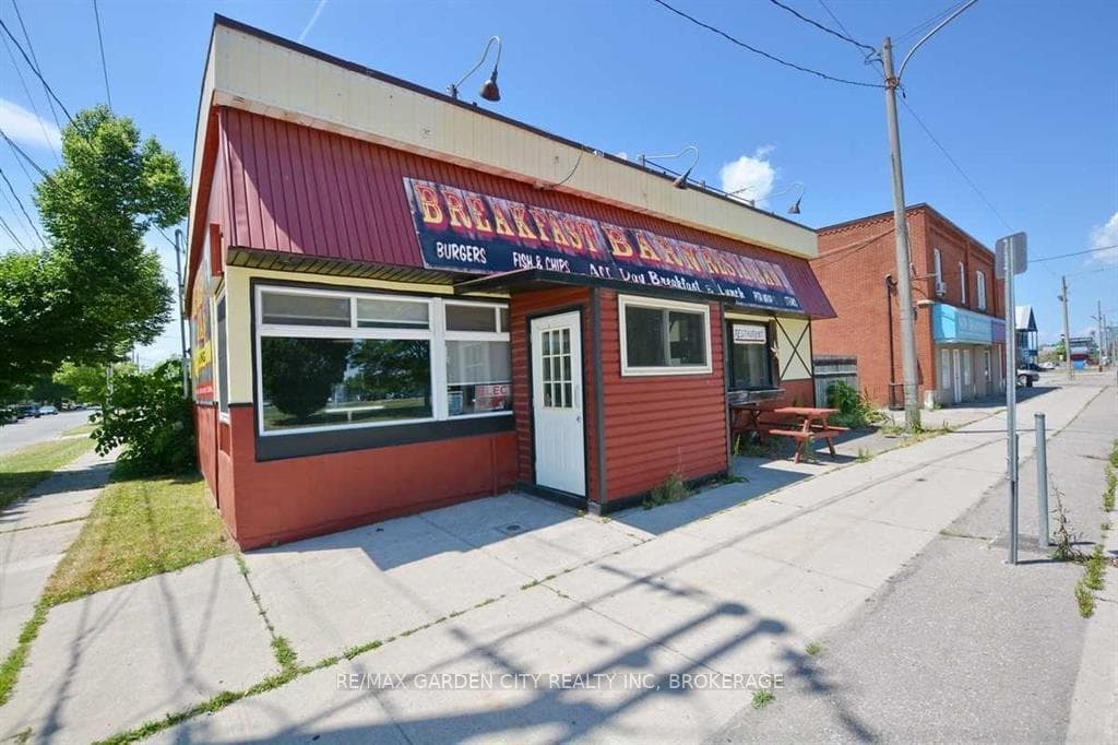 529 KING Street, Welland, ON L3B 3K4, Welland — photo 1