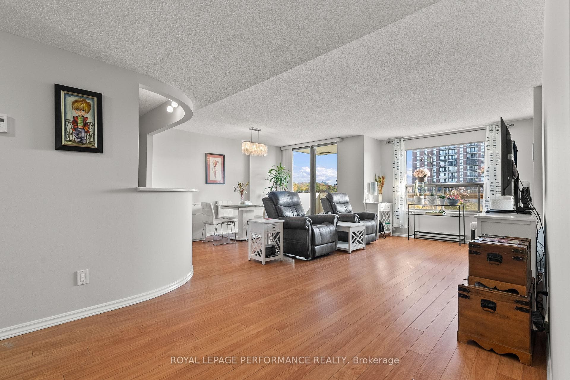 200 Lafontaine Avenue Unit, Vanier and Kingsview Park, ON K1L 8K8, Vanier and Kingsview Park — photo 1