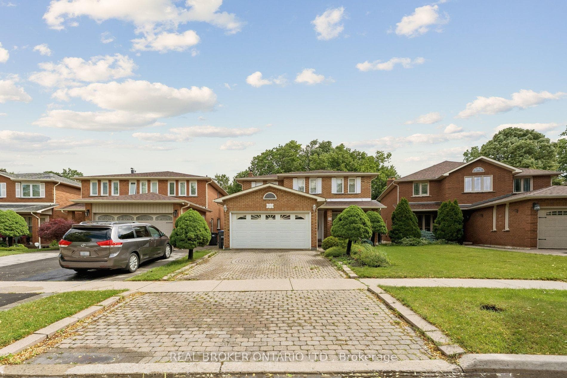 102 Coronation Circle, Brampton, ON L6Z 4A7, Brampton — photo 1