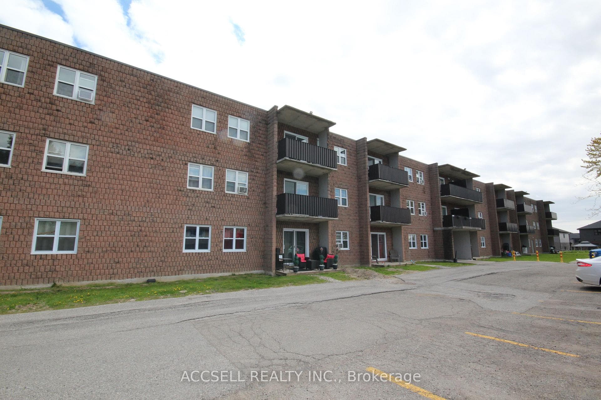 276 Merritt Avenue 212, Chatham-Kent, ON N7M 3G1, Chatham-Kent — photo 1