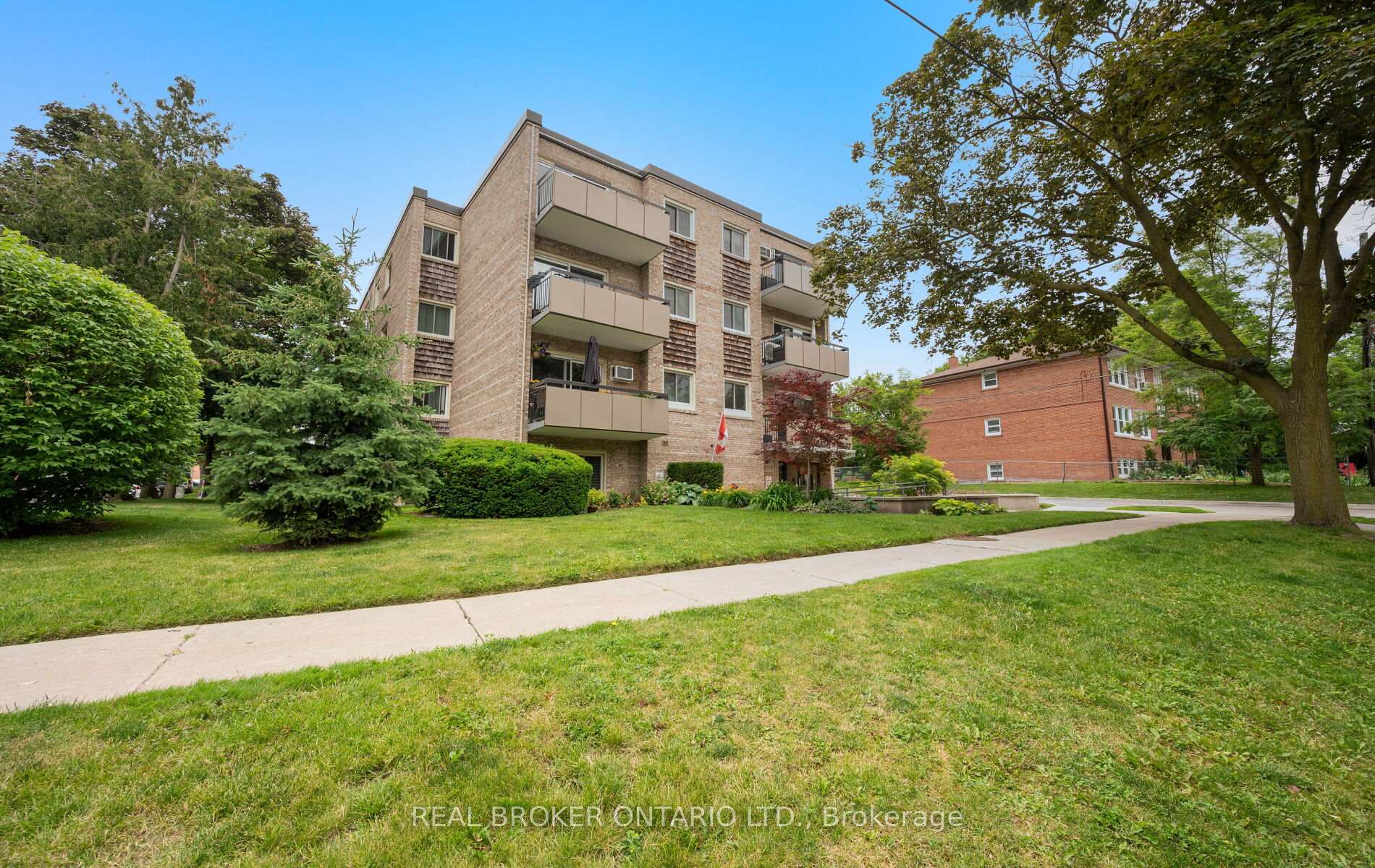 21 Elizabeth Street S 202, Richmond Hill, ON L4C 3V5, Richmond Hill — photo 1