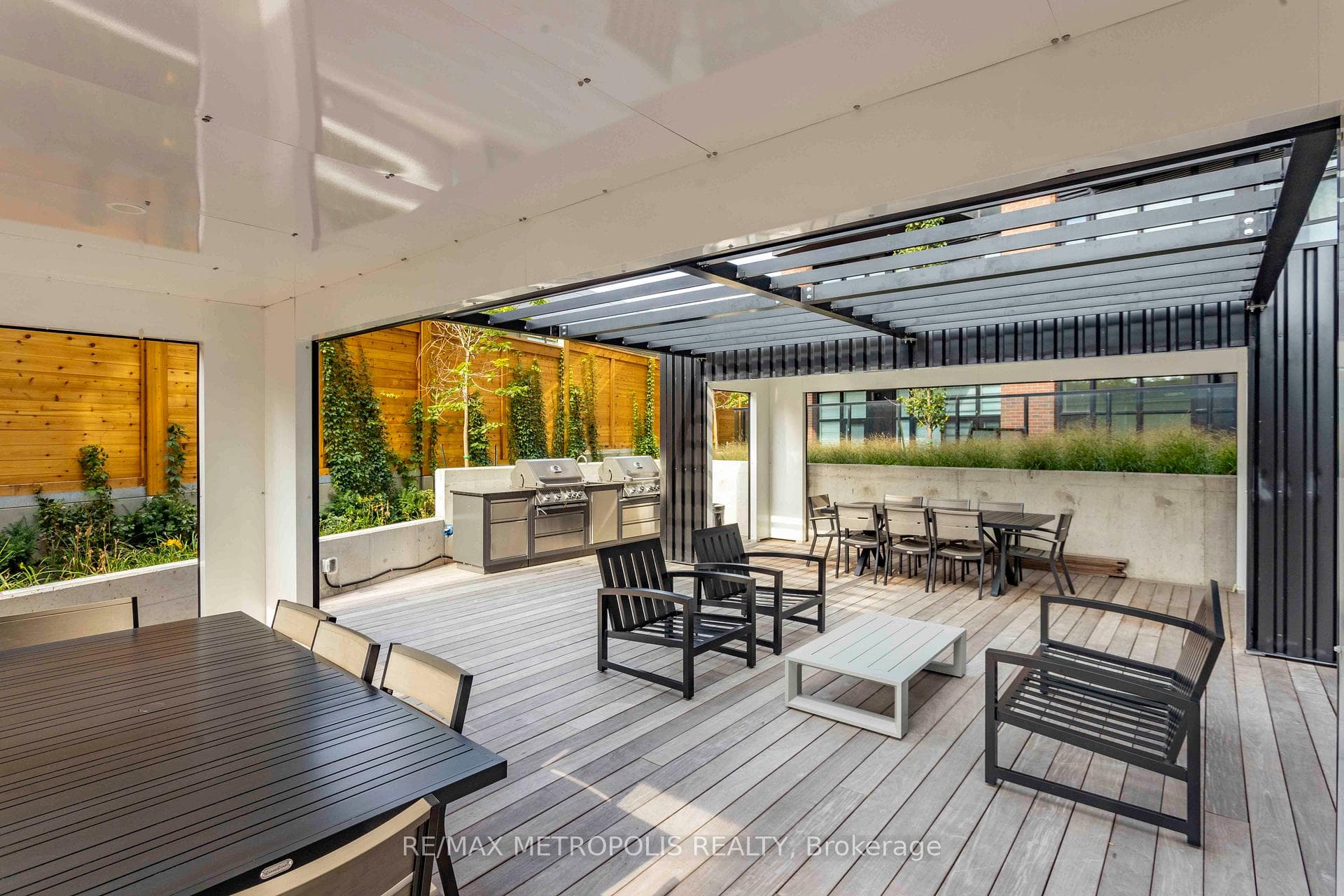 2300 St Clair Avenue W 407, Toronto, ON M6N 0B3, Toronto W02 — photo 1