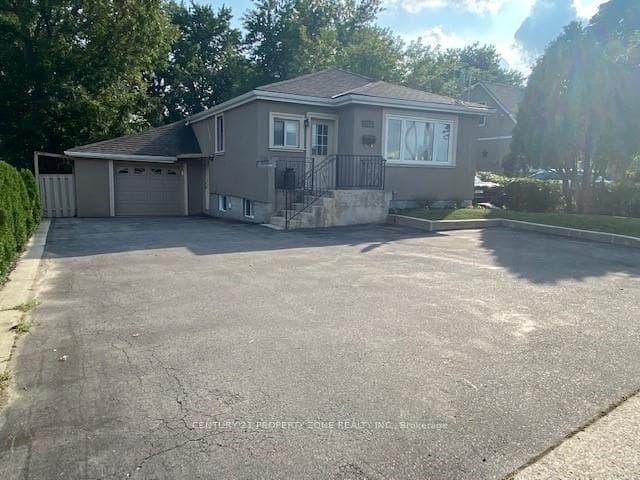 561 Mohawk Road W, Hamilton, ON L9C 1X5