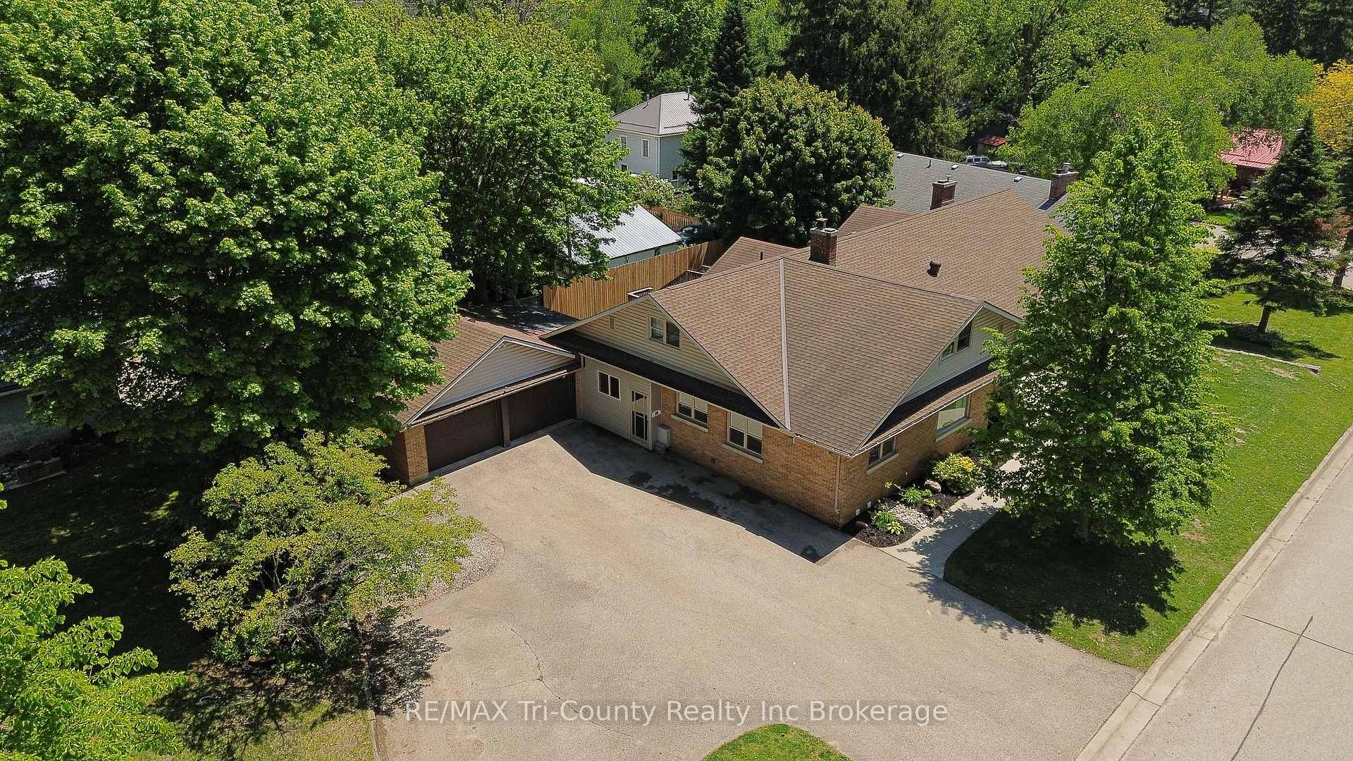 16 Delevan Crescent, Tillsonburg, ON N4G 3M7, Tillsonburg — photo 1