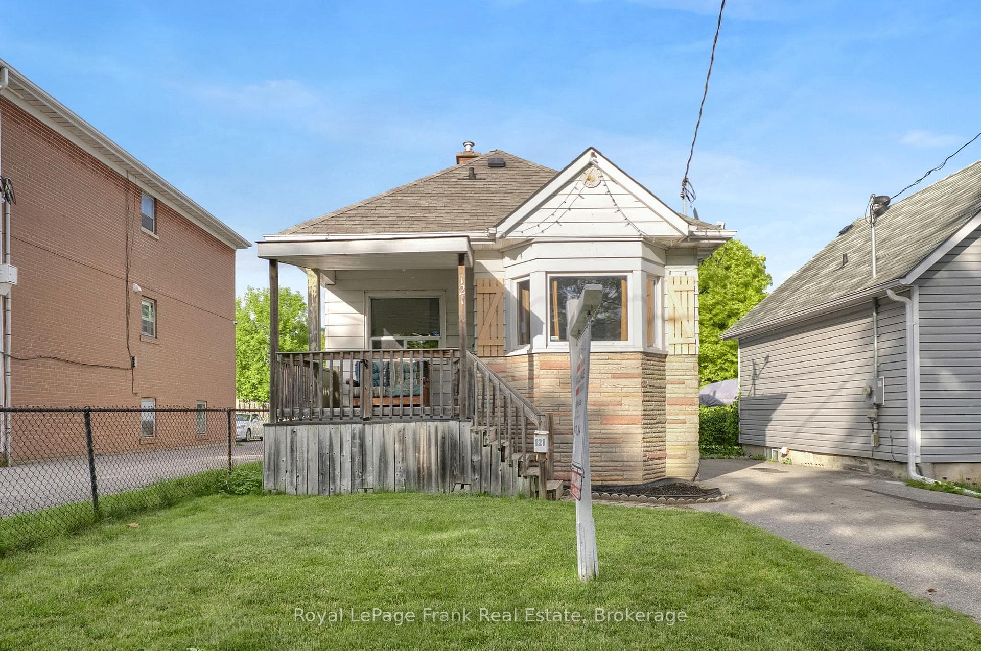 121 Cromwell Avenue, Oshawa, ON L1J 4T5, Oshawa — photo 1