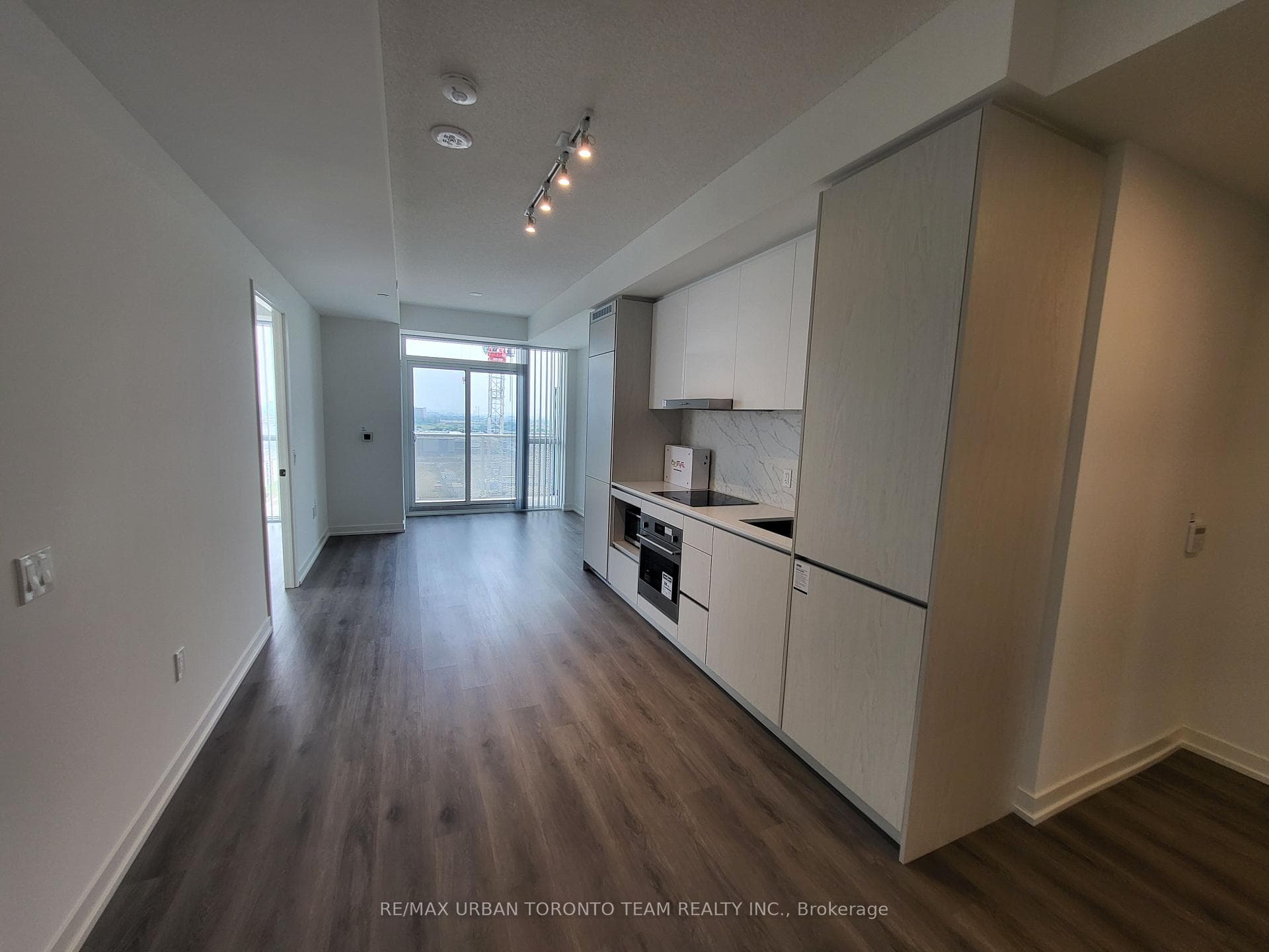 28 Interchange Way 1110, Vaughan, ON L4K 0P8, Vaughan — photo 1