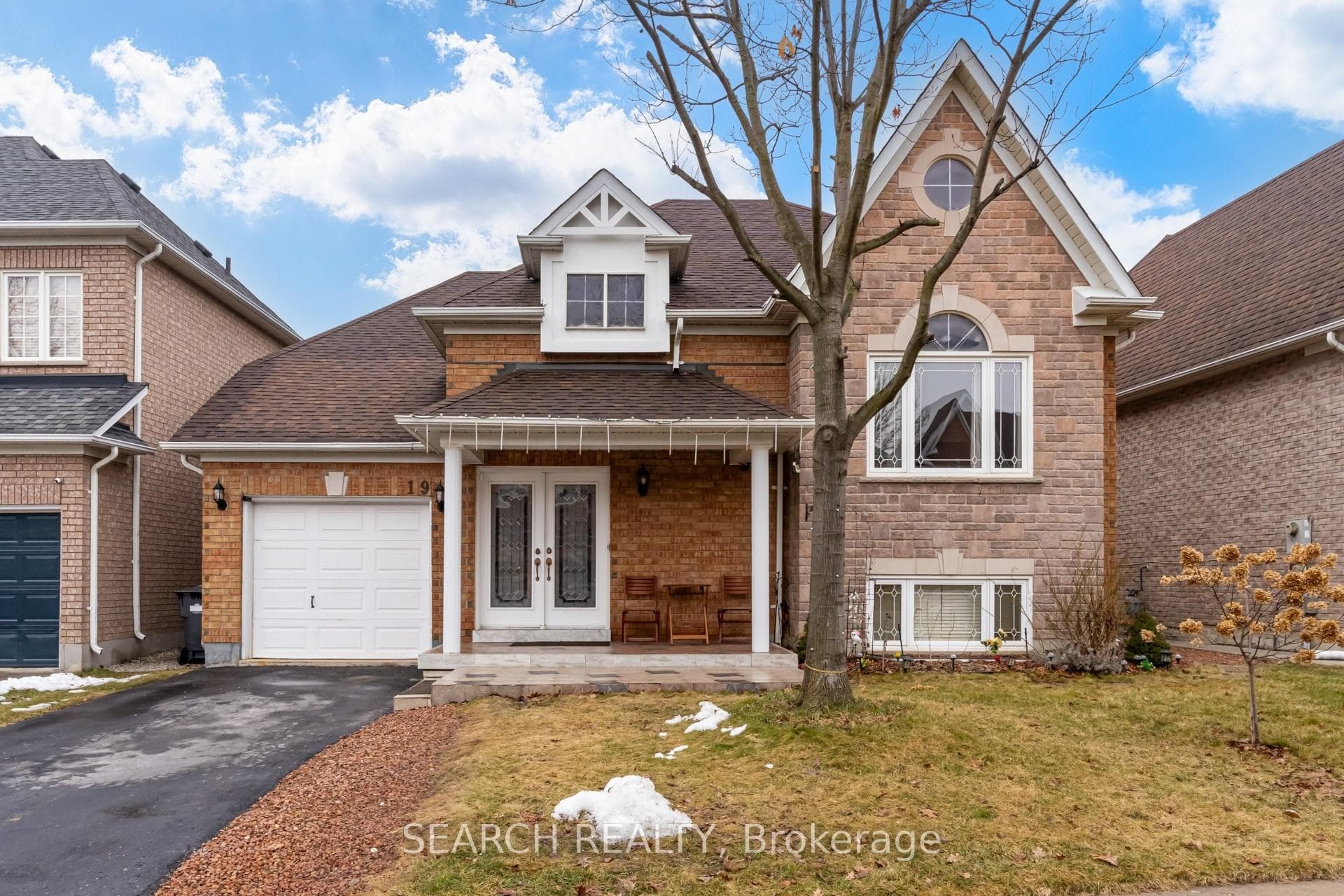 19 Treeline Boulevard, Brampton, ON L6P 1C5, Brampton — photo 1
