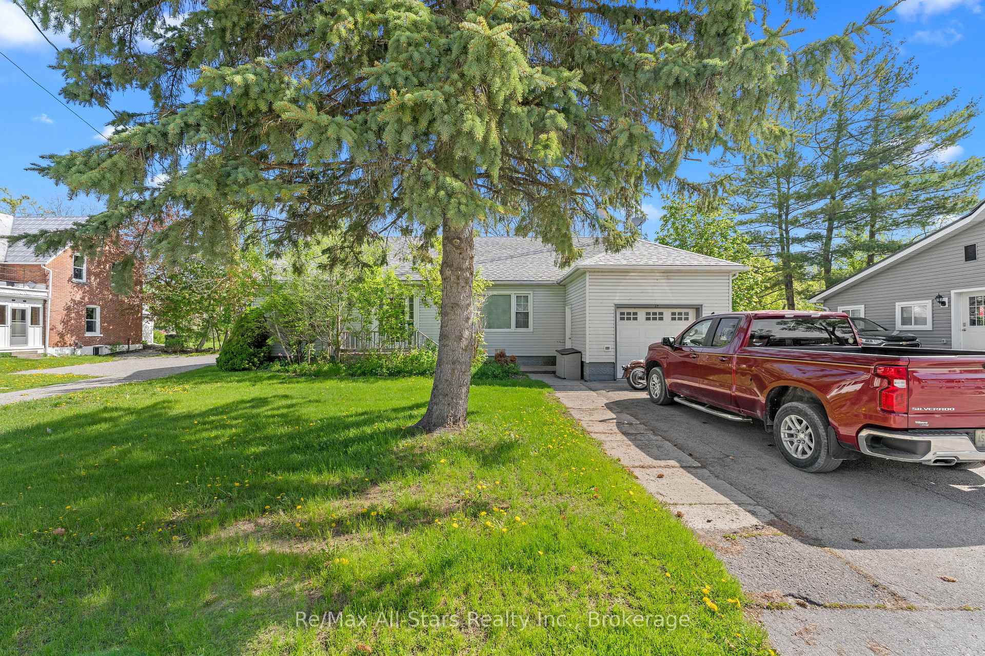 29 Francis Street E, Kawartha Lakes, ON K0M 1N0, Kawartha Lakes — photo 1