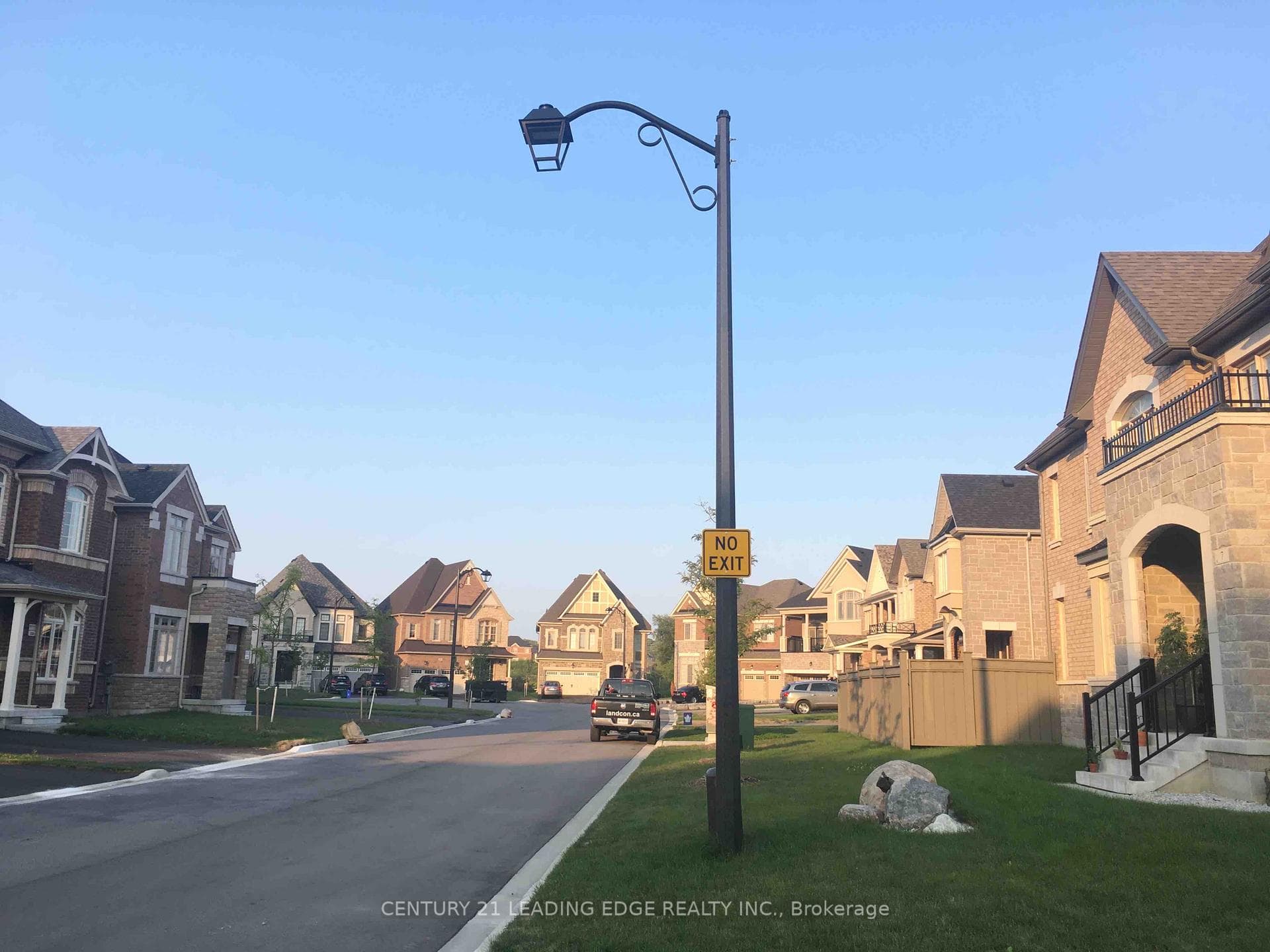 23 Boland Court 1 Bdrm Upper Level, Aurora, ON L4G 0W6, Aurora — photo 1
