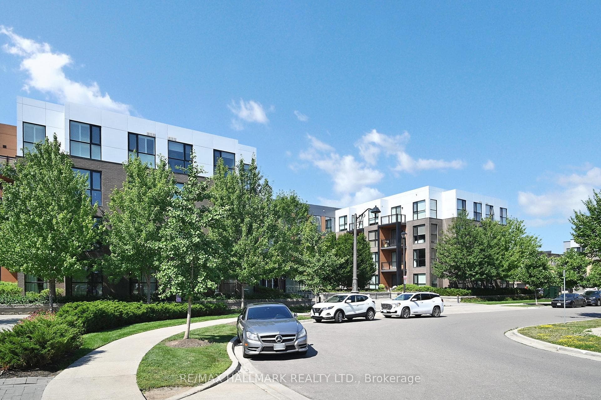 150 Sabina Drive 416, Oakville, ON L6H 7C3, Oakville — photo 1