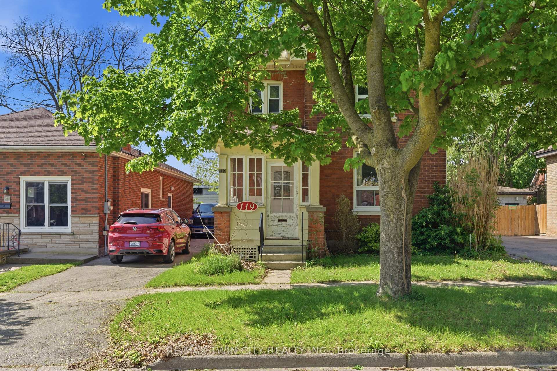 119 East Avenue E, Brantford, ON N3S 3M1, Brantford — photo 1